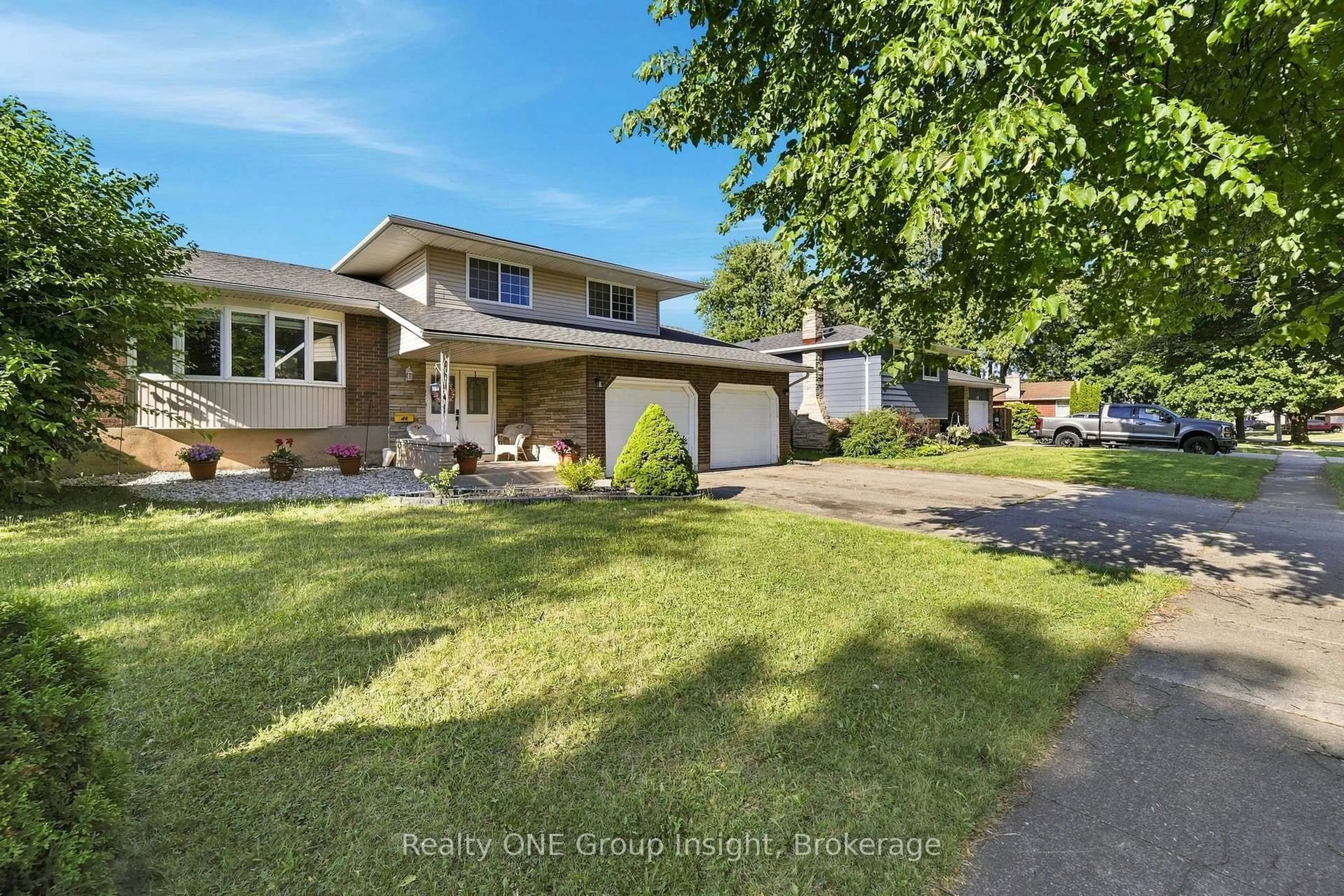 A pic from outside/outdoor area/front of a property/back of a property/a pic from drone, street for 46 Mccoll Dr, Welland Ontario L3C 3L7