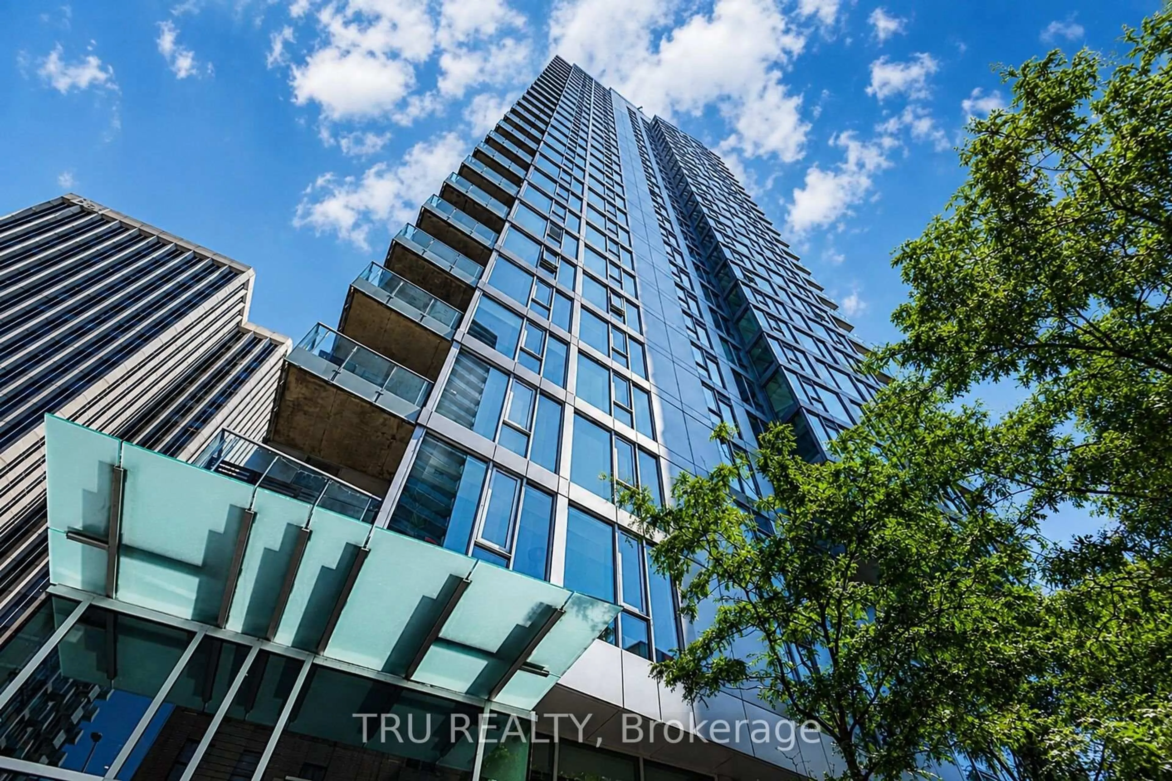 A pic from outside/outdoor area/front of a property/back of a property/a pic from drone, building for 179 Metcalfe St #1110, Ottawa Ontario K2P 0W2