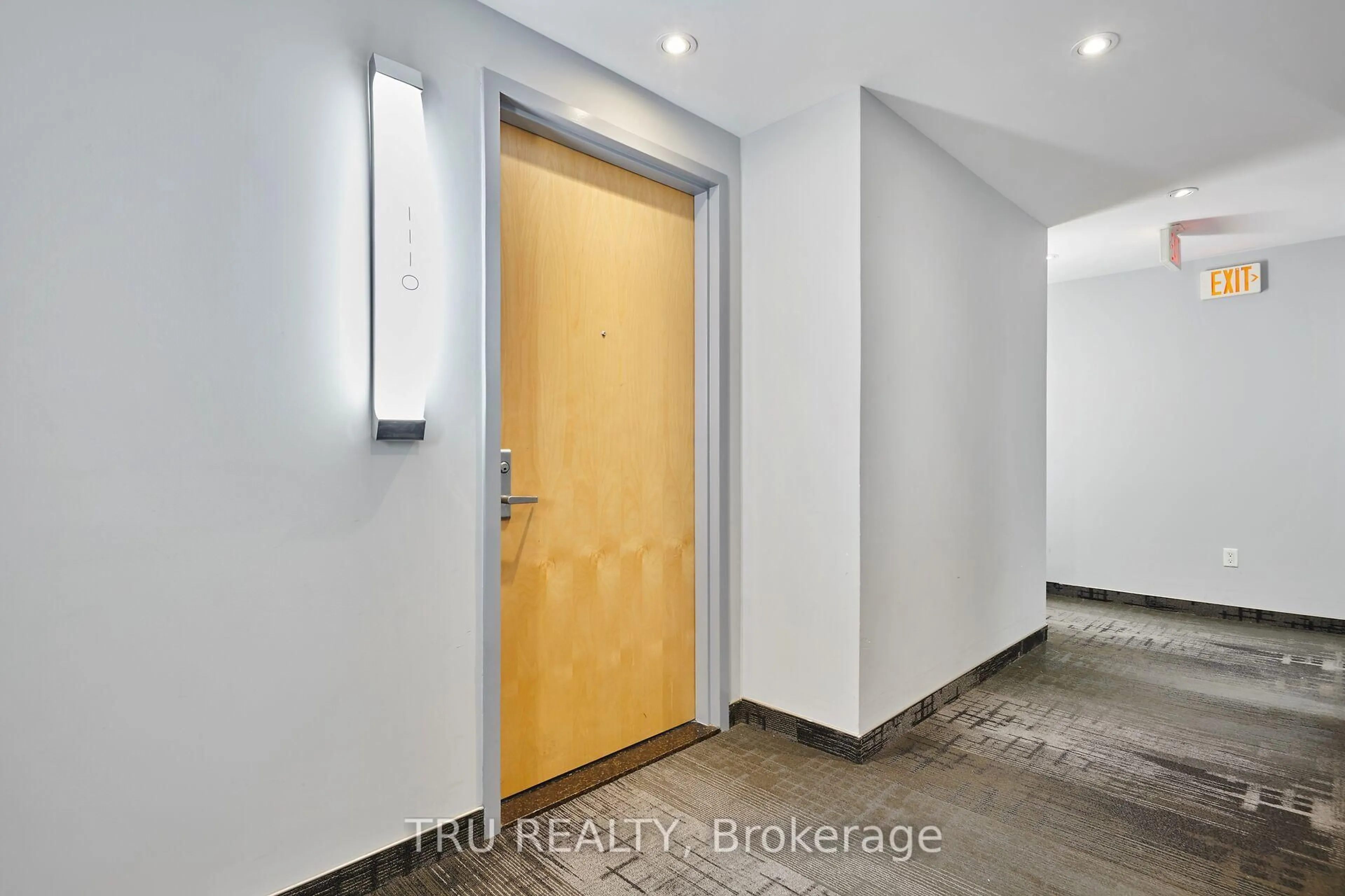 Indoor entryway for 179 Metcalfe St #1110, Ottawa Ontario K2P 0W2
