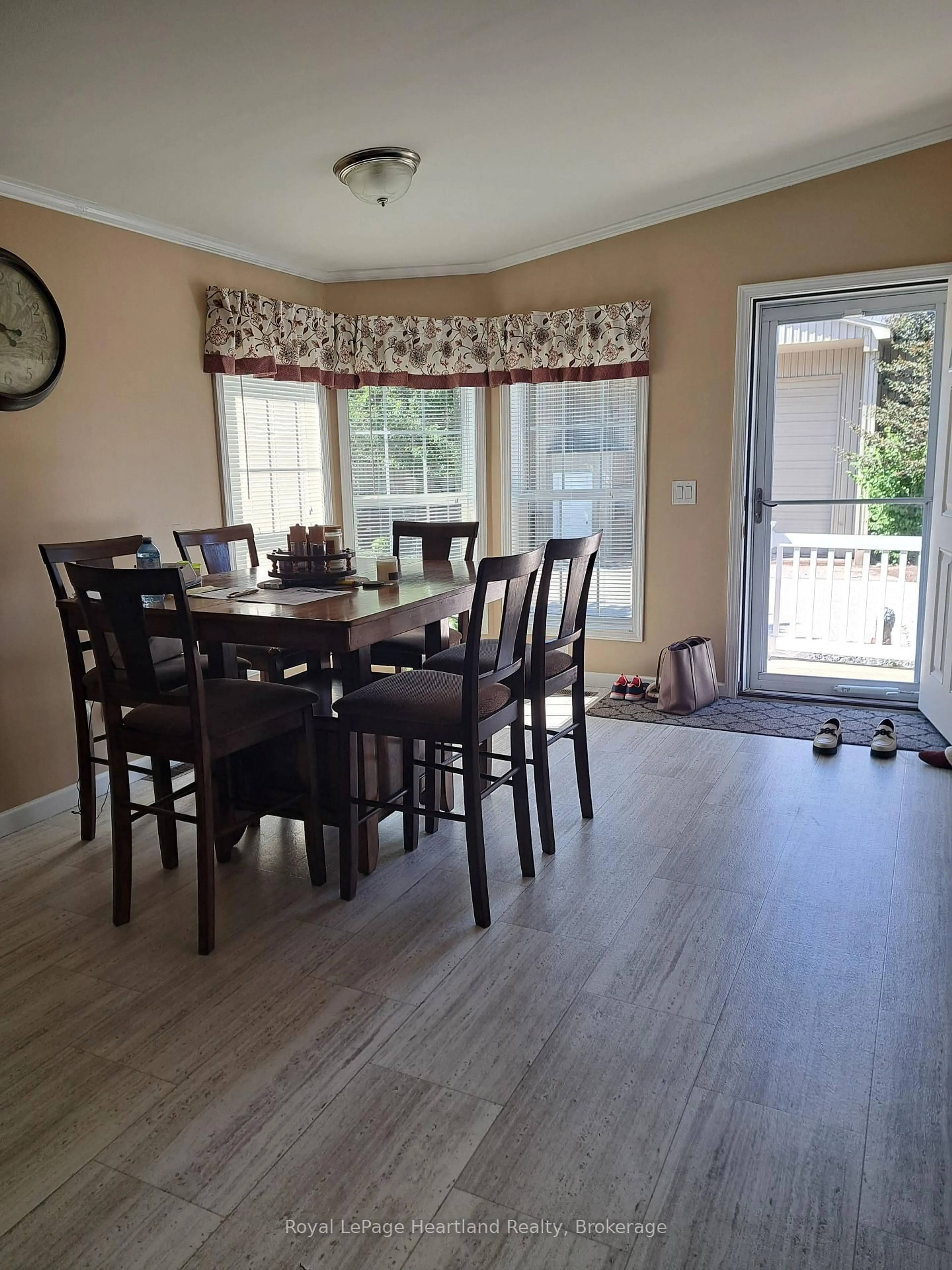 Dining room, wood/laminate floor for 9 Bond St, Strathroy-Caradoc Ontario N7G 0C5