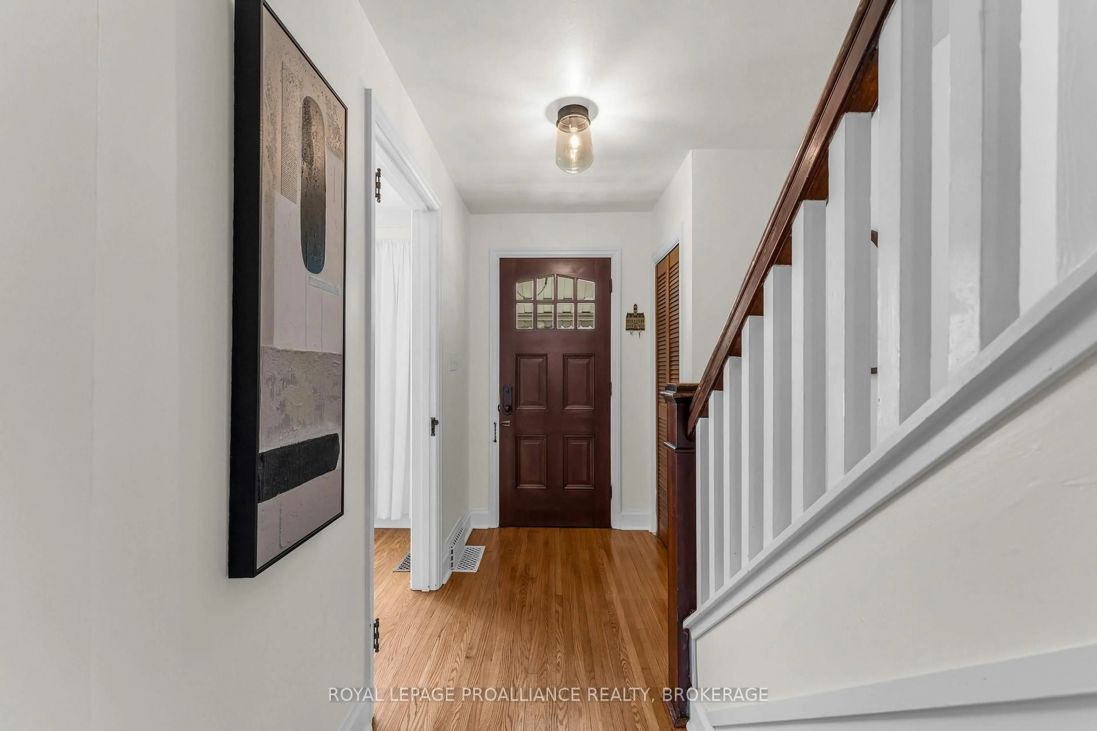 Indoor entryway for 201 Willingdon Ave, Kingston Ontario K7L 4H9