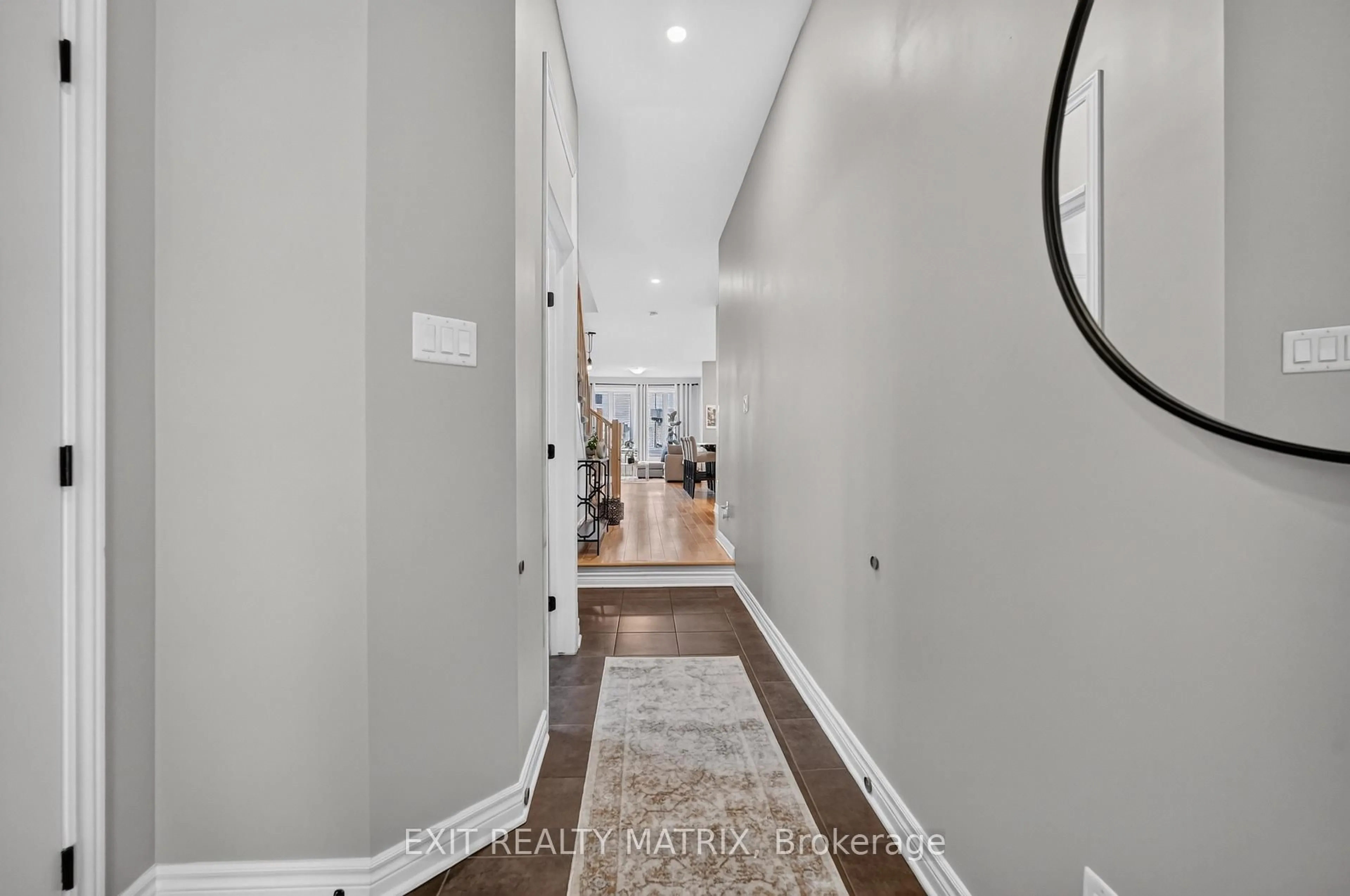 Indoor entryway for 32 Duncanville St, Russell Ontario K4R 0E8