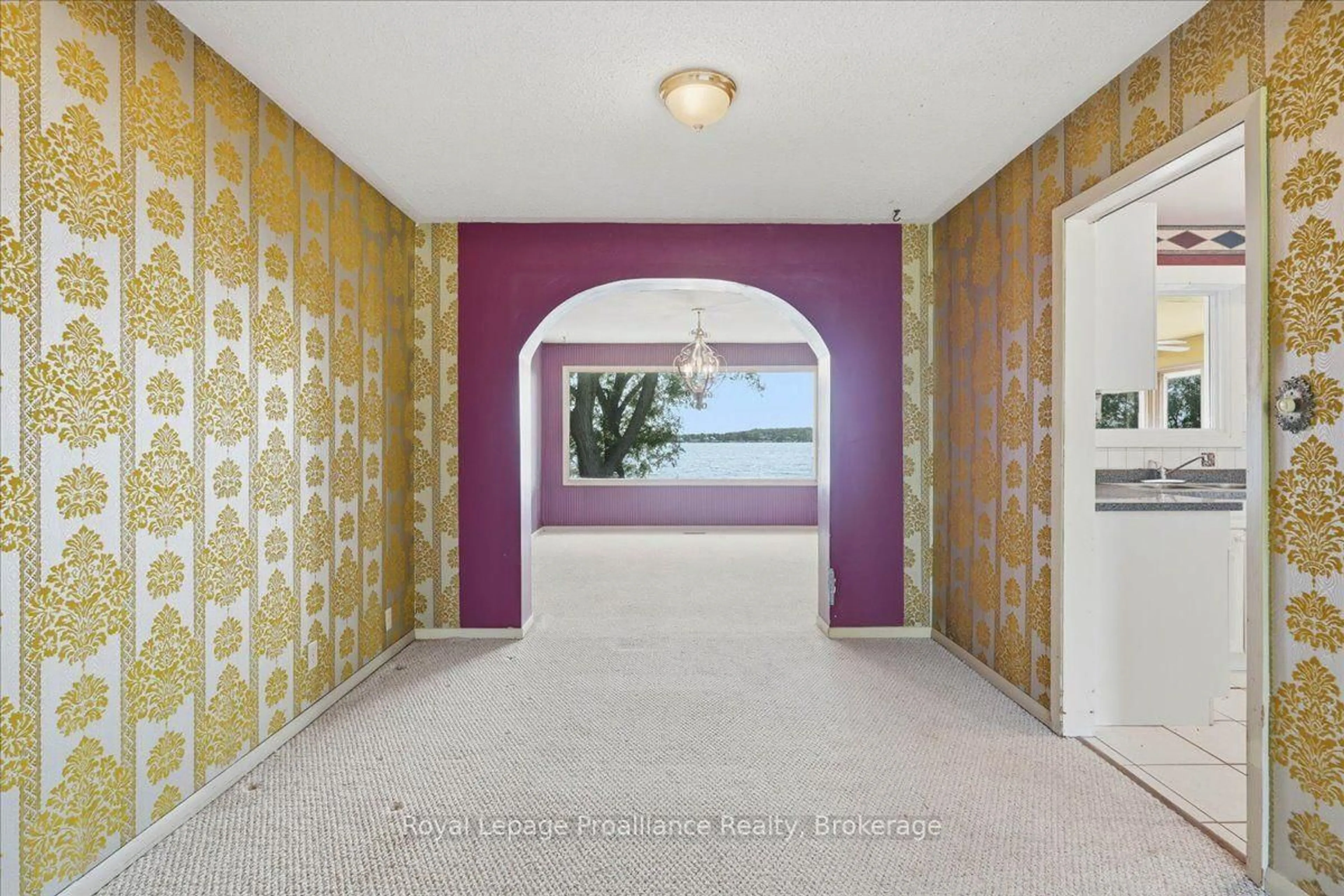Indoor foyer for 1658 Old Highway 2, Quinte West Ontario K8N 4Z2