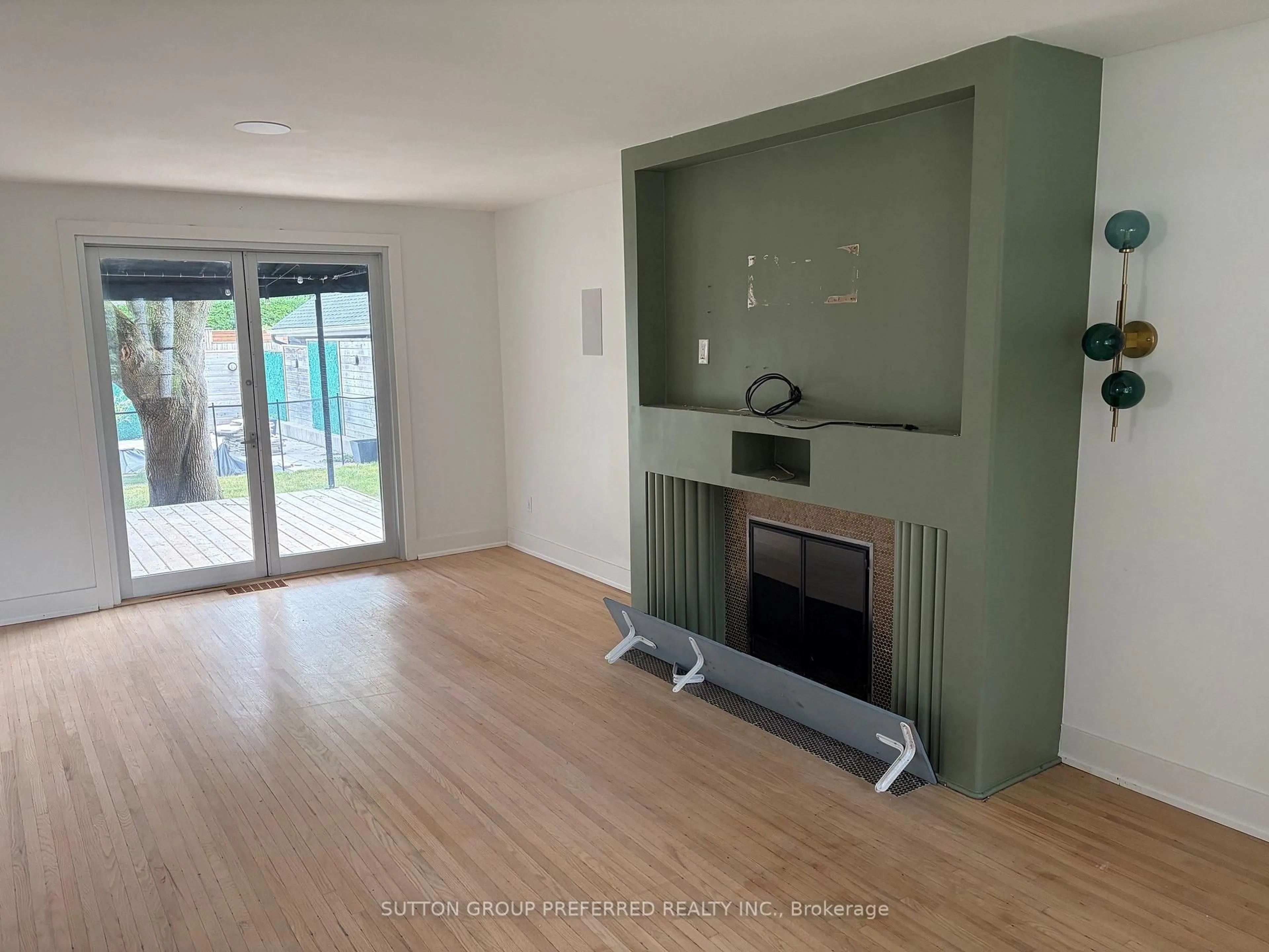 A pic of a room for 485 Regent St, London East Ontario N5Y 4H5