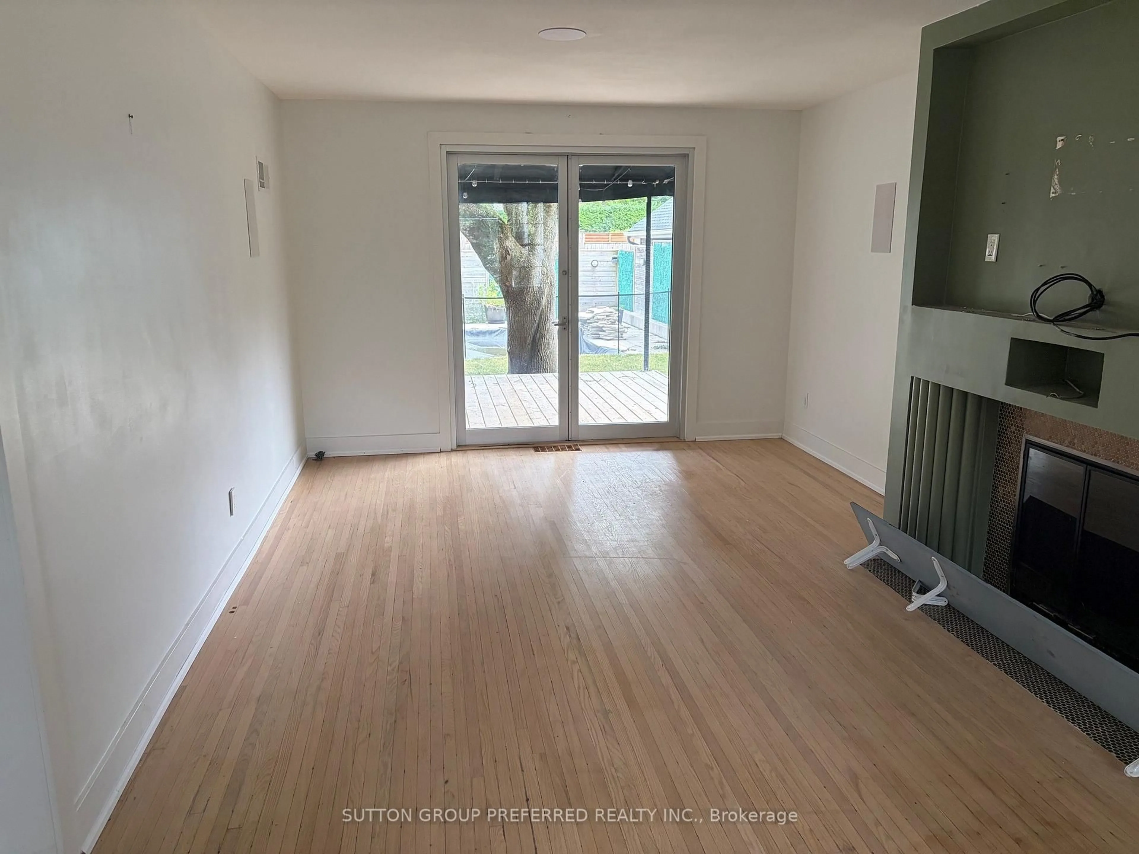 A pic of a room for 485 Regent St, London East Ontario N5Y 4H5