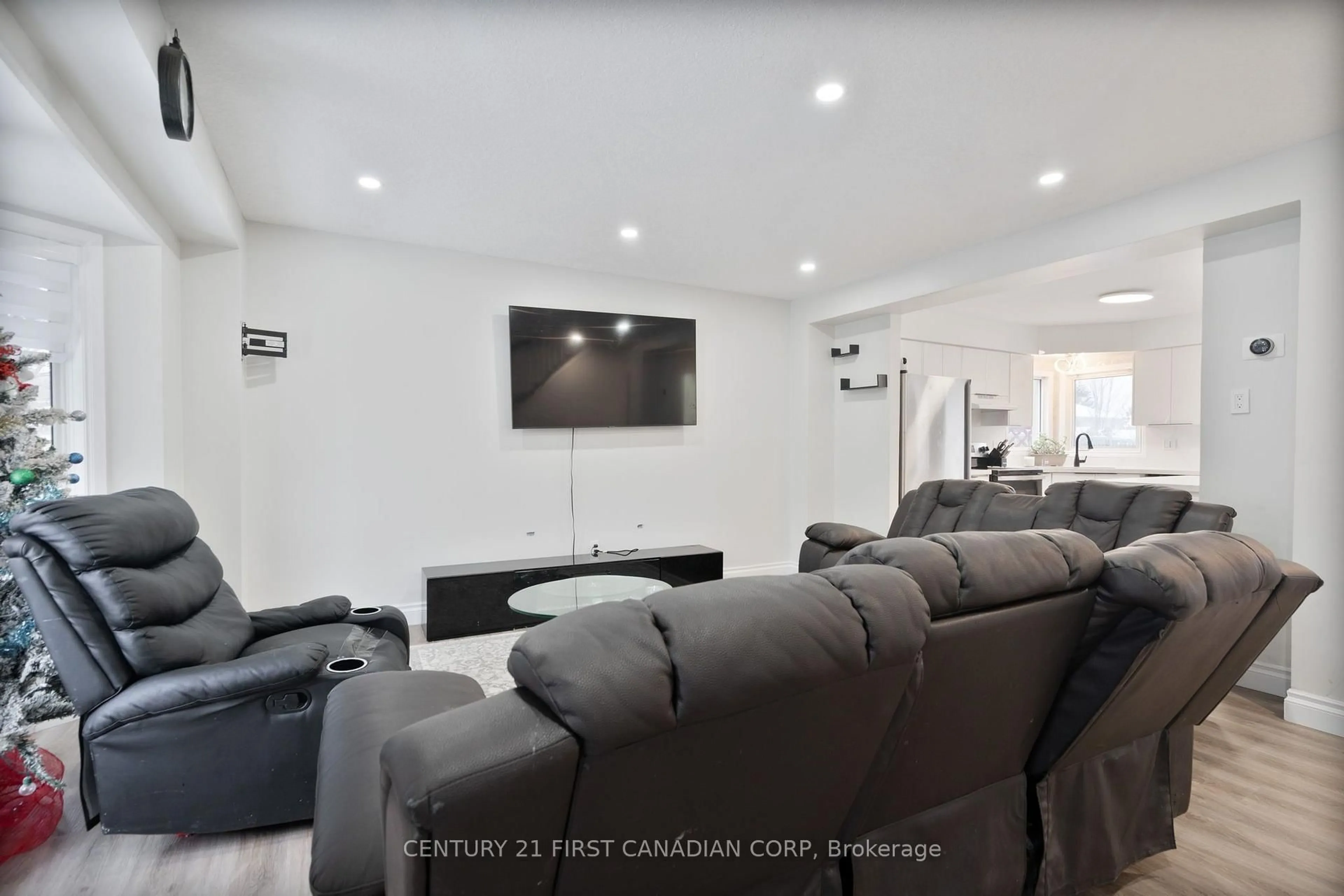 Home theater for 345 Banbury Cres, London South Ontario N5Z 4V1