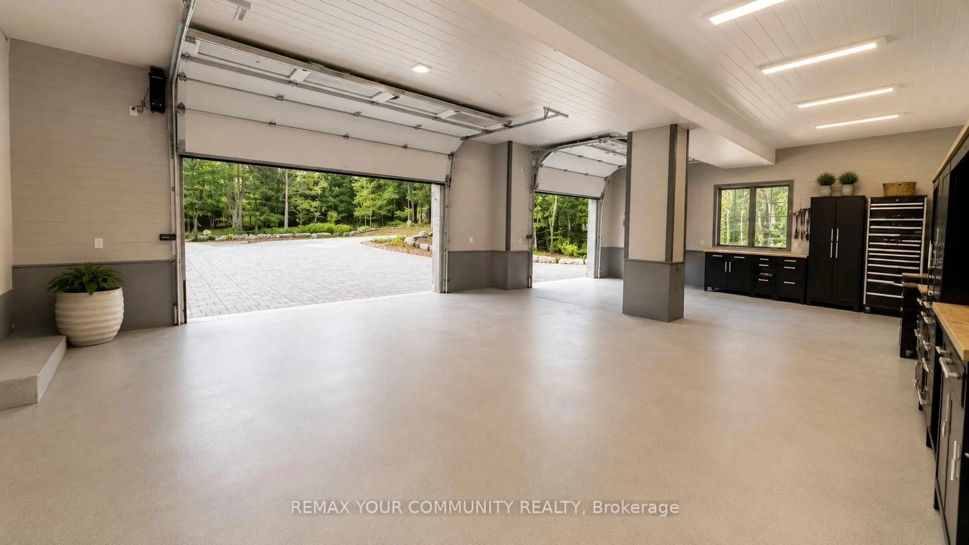 Indoor garage for 13 Veronica Gene Lane, Muskoka Lakes Ontario P0C 1J0