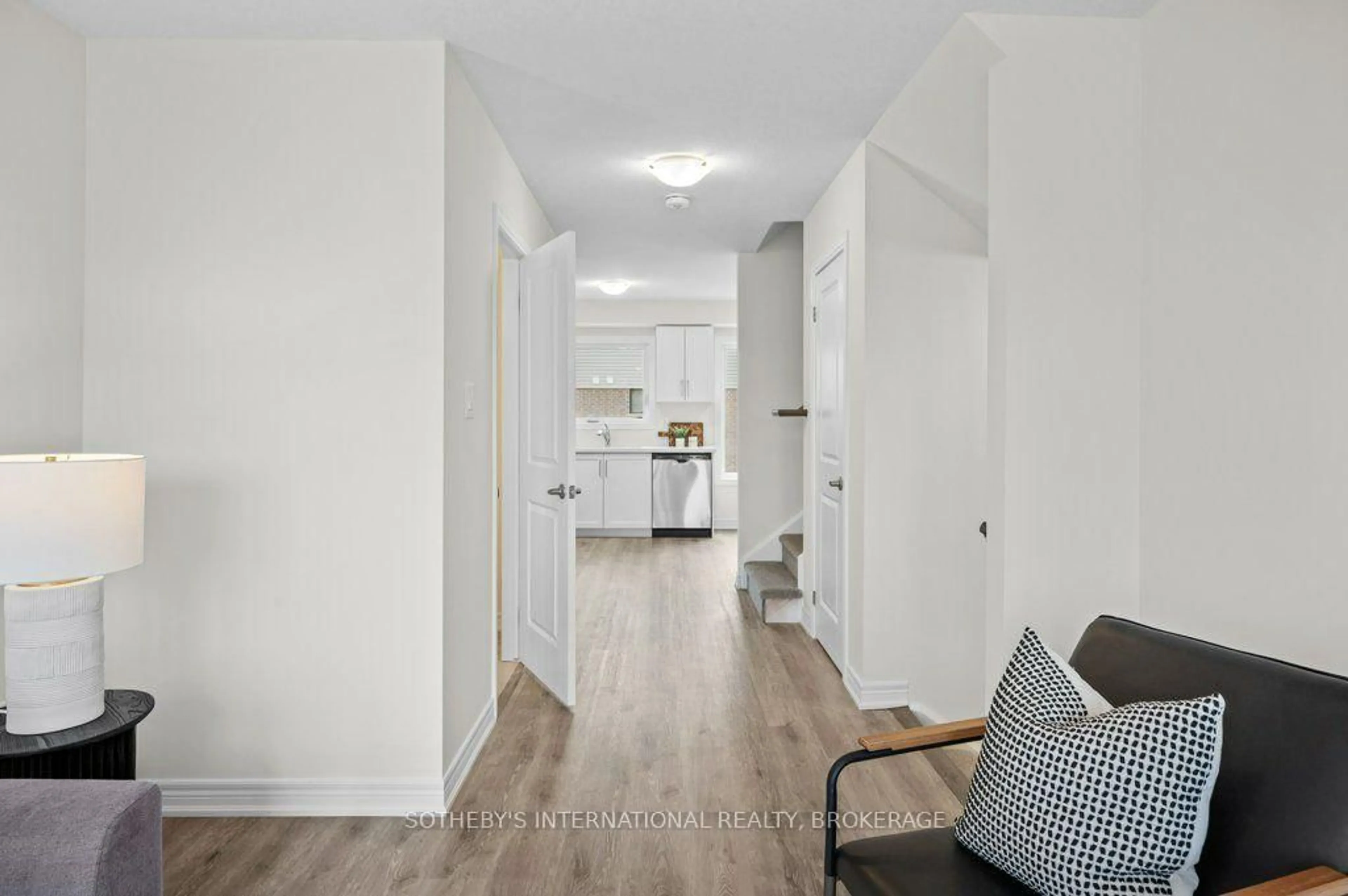 Indoor entryway for 9A Bingham Rd, Hamilton Ontario L8H 0B5