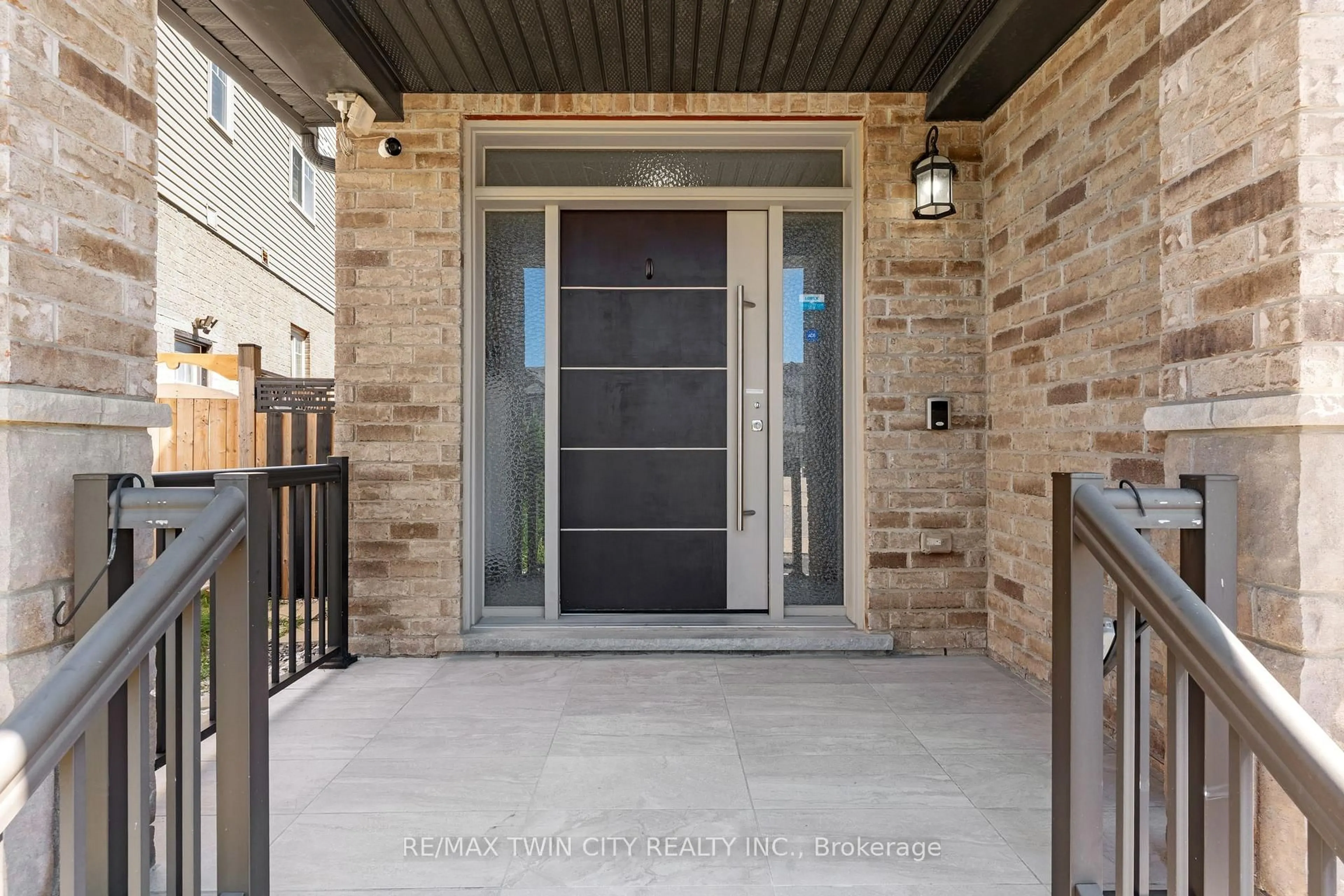 Indoor entryway for 59 Netherwood Rd, Kitchener Ontario N2P 0E4