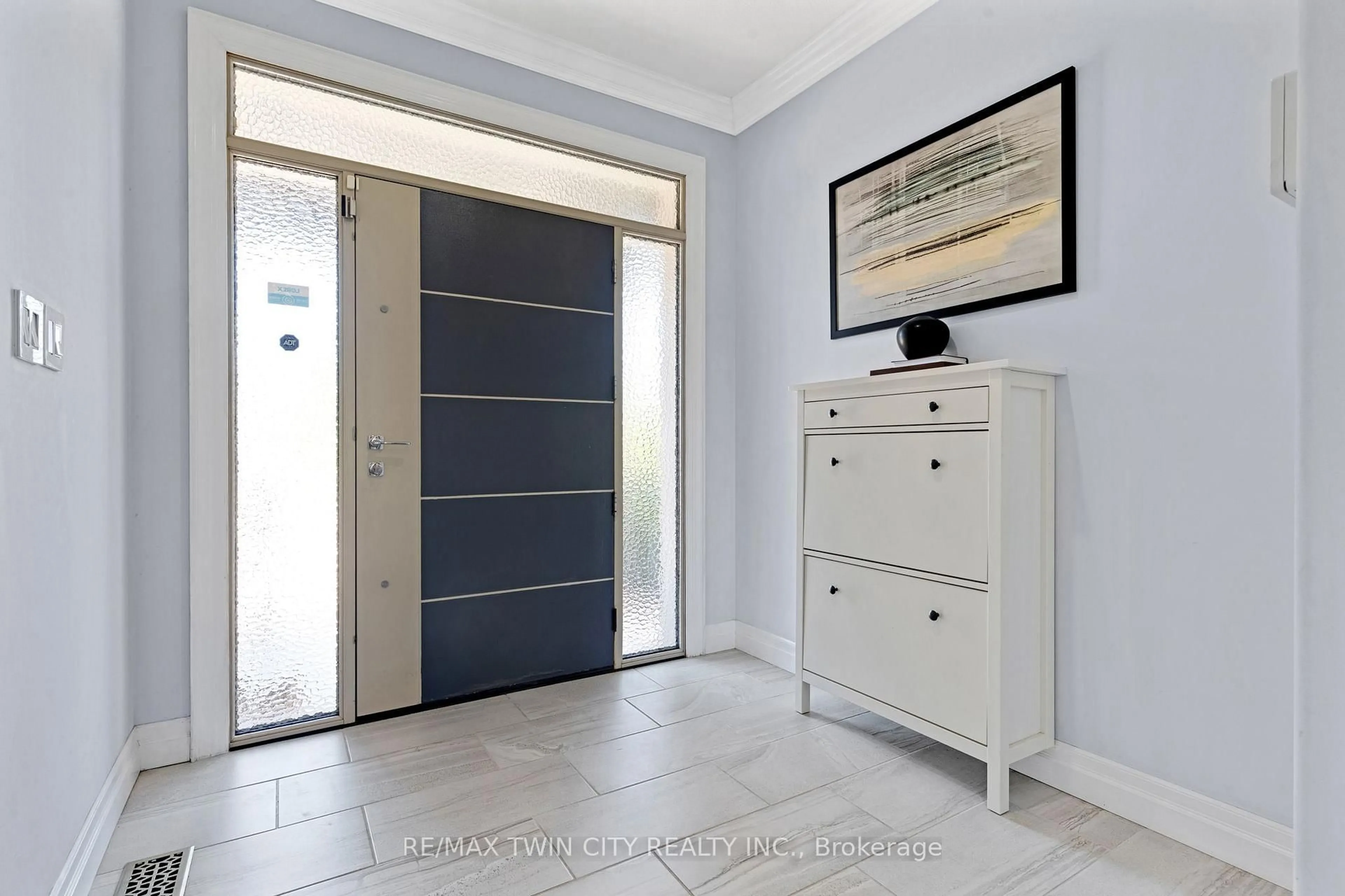 Indoor entryway for 59 Netherwood Rd, Kitchener Ontario N2P 0E4