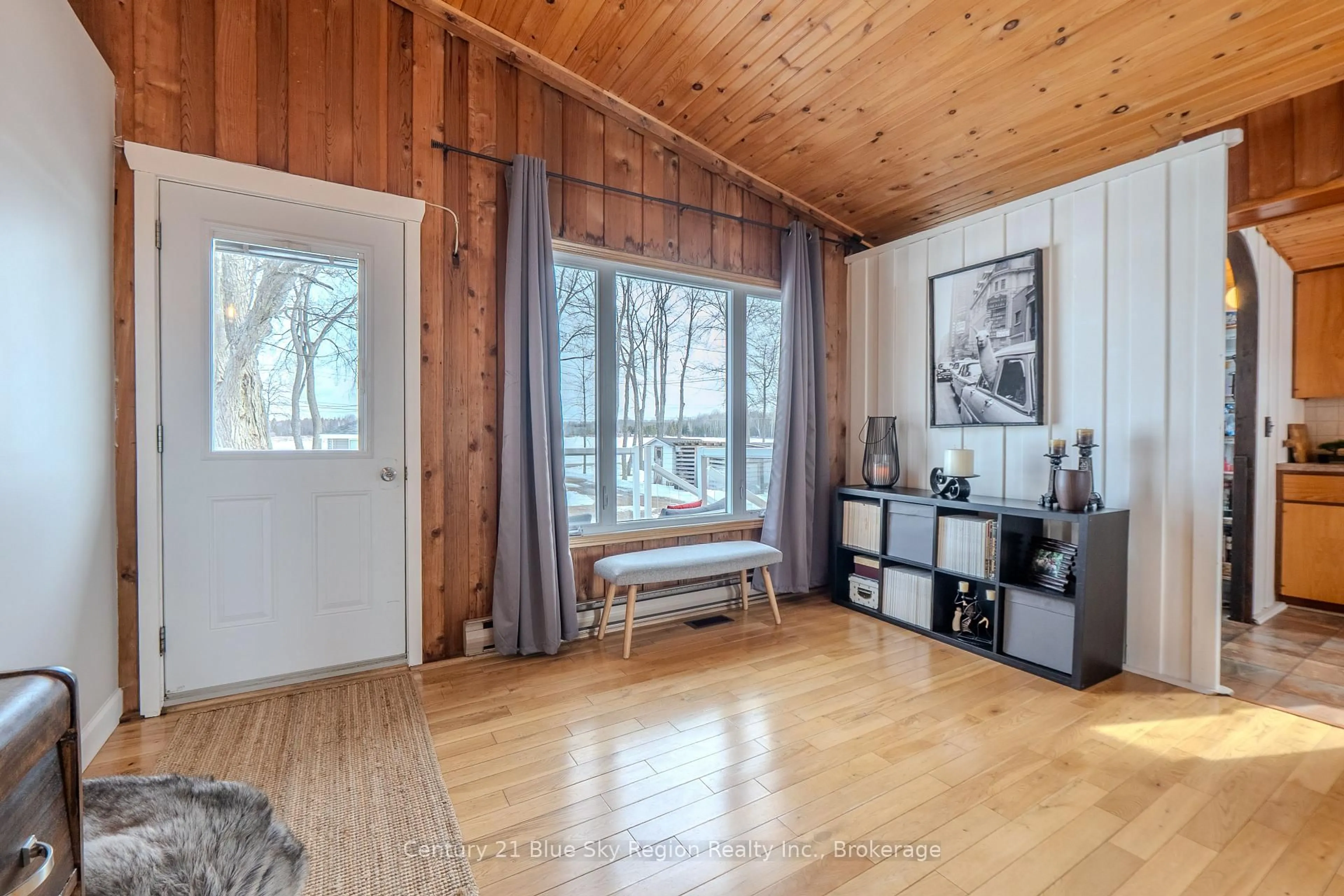 Indoor entryway for 370 Marleau Rd, West Nipissing Ontario P2B 2X1