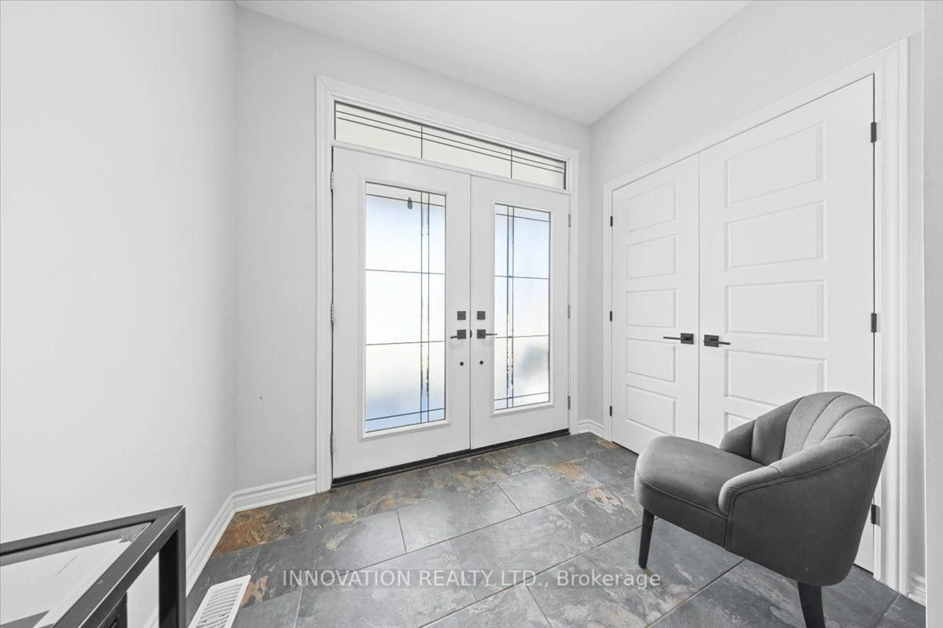 Indoor entryway for 664 Baie Des Castors St, Orleans Ontario K4A 1J4