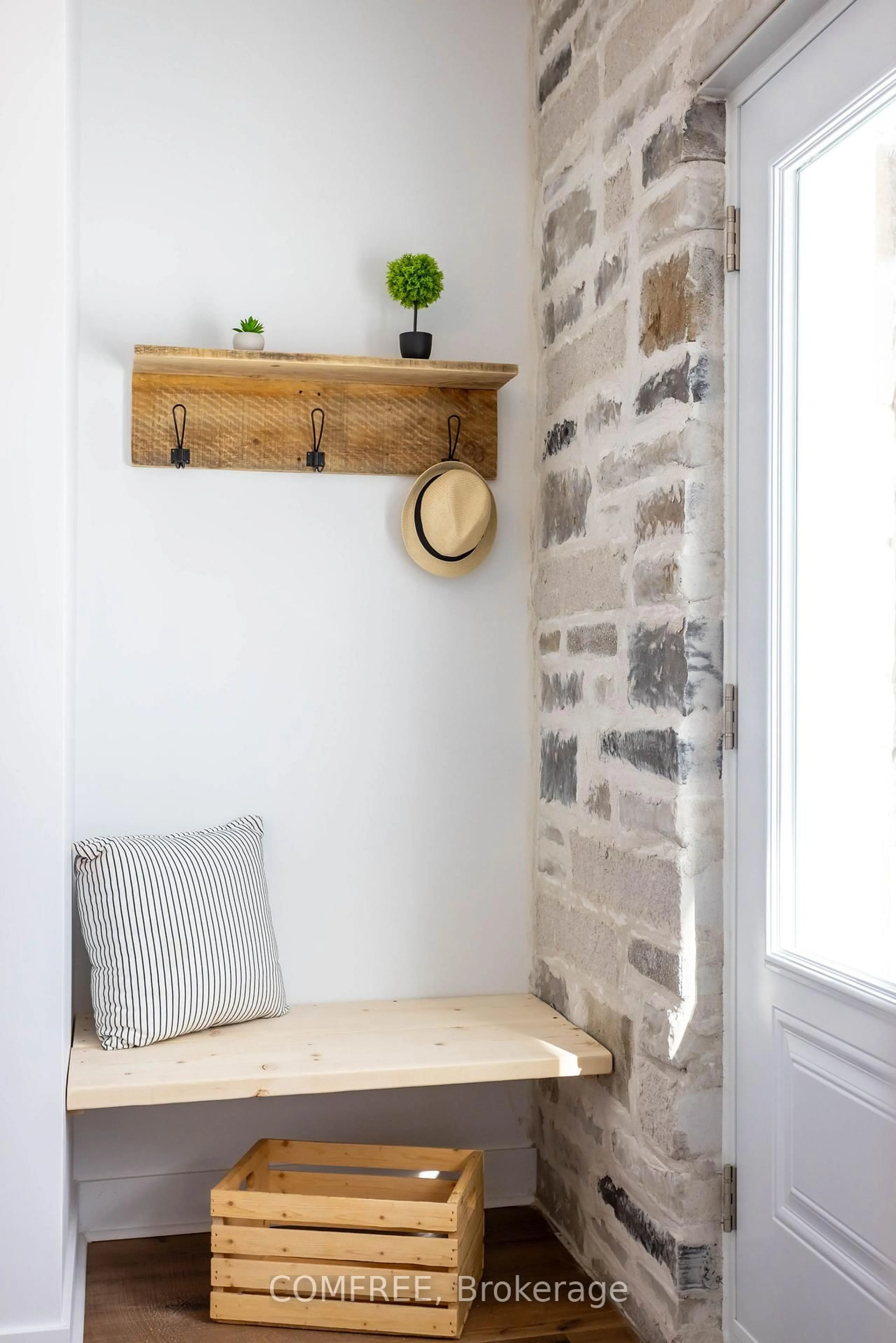 Indoor entryway for 3244 Piche Rd, Casselman Ontario K0A 1M0