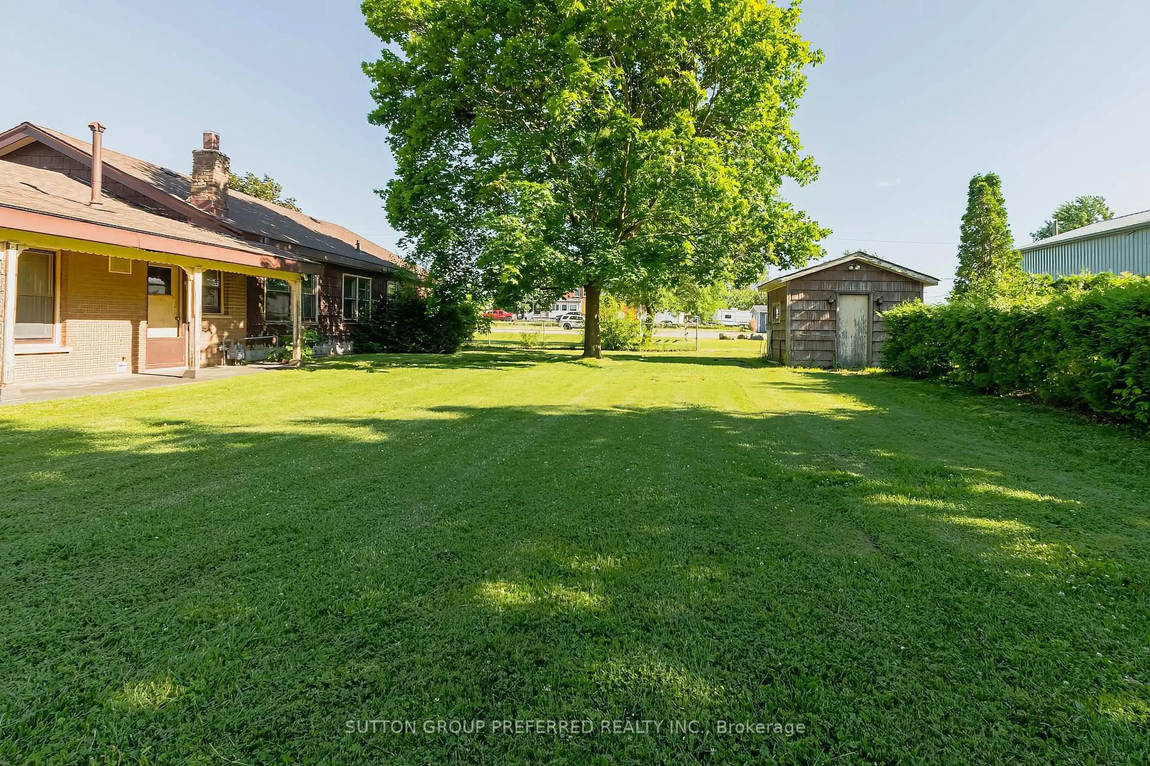 A pic from outside/outdoor area/front of a property/back of a property/a pic from drone, unknown for 5085 Wellington Rd, London South Ontario N6E 3X9