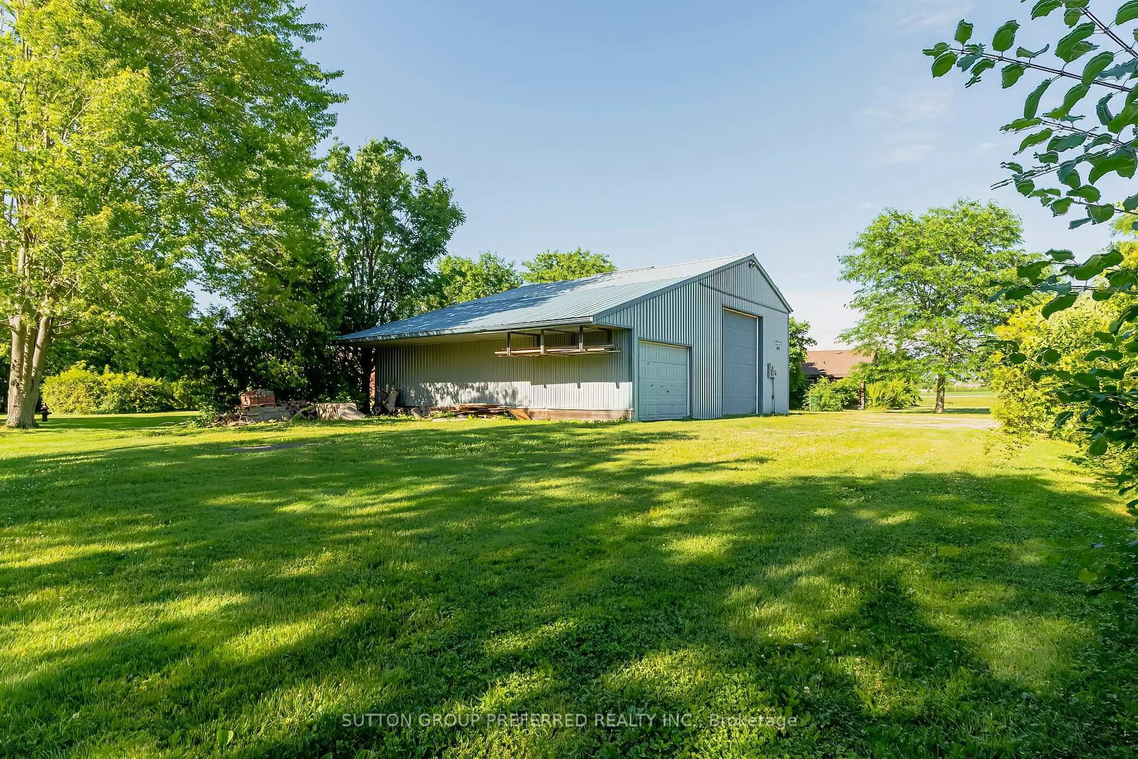 A pic from outside/outdoor area/front of a property/back of a property/a pic from drone, unknown for 5085 Wellington Rd, London South Ontario N6E 3X9