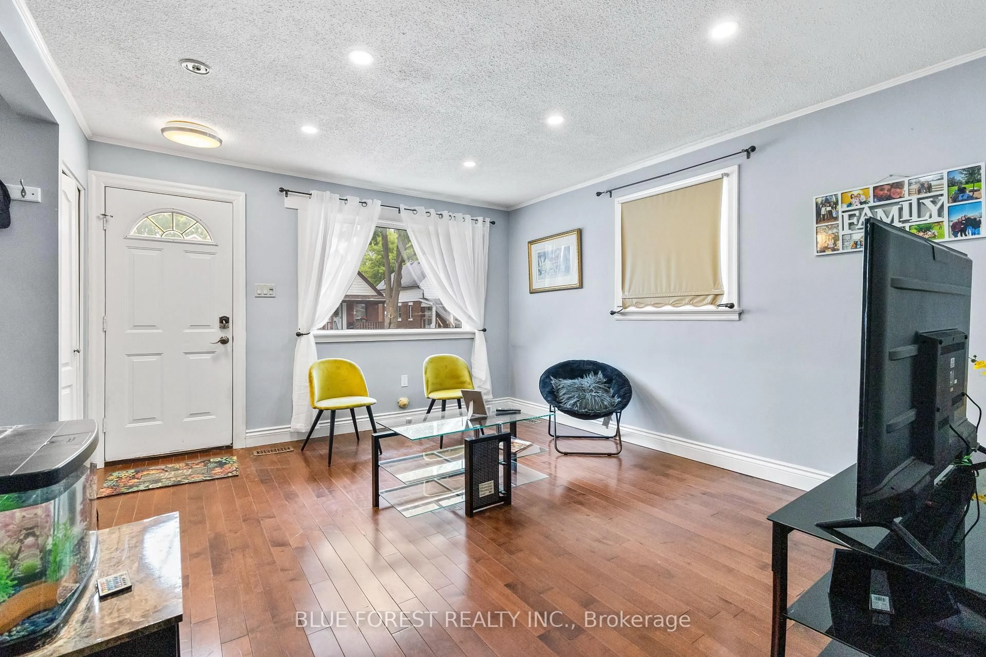 Living room with furniture, unknown for 69 Connaught Ave, London East Ontario N5Y 3A5