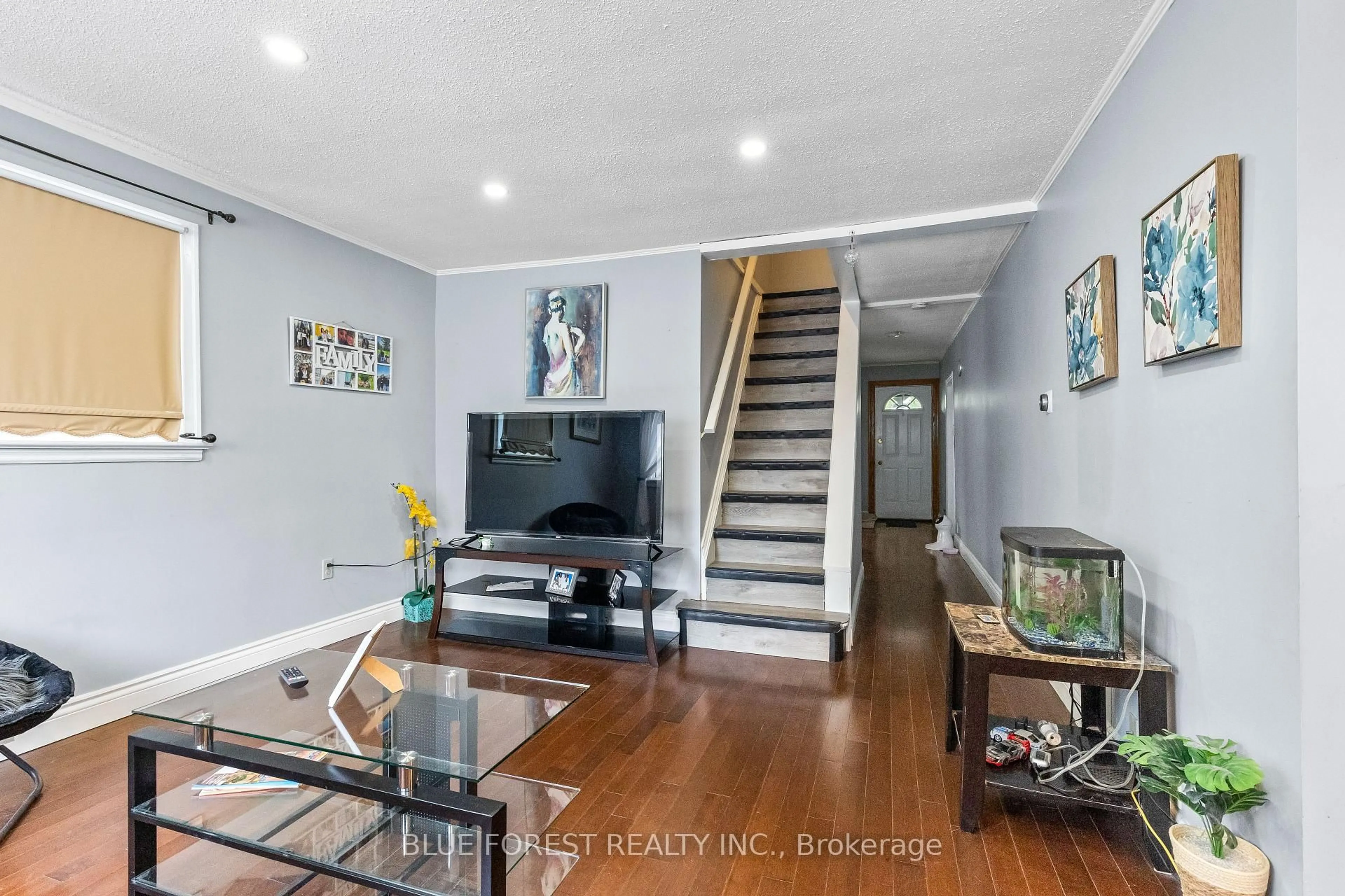 Unknown for 69 Connaught Ave, London East Ontario N5Y 3A5
