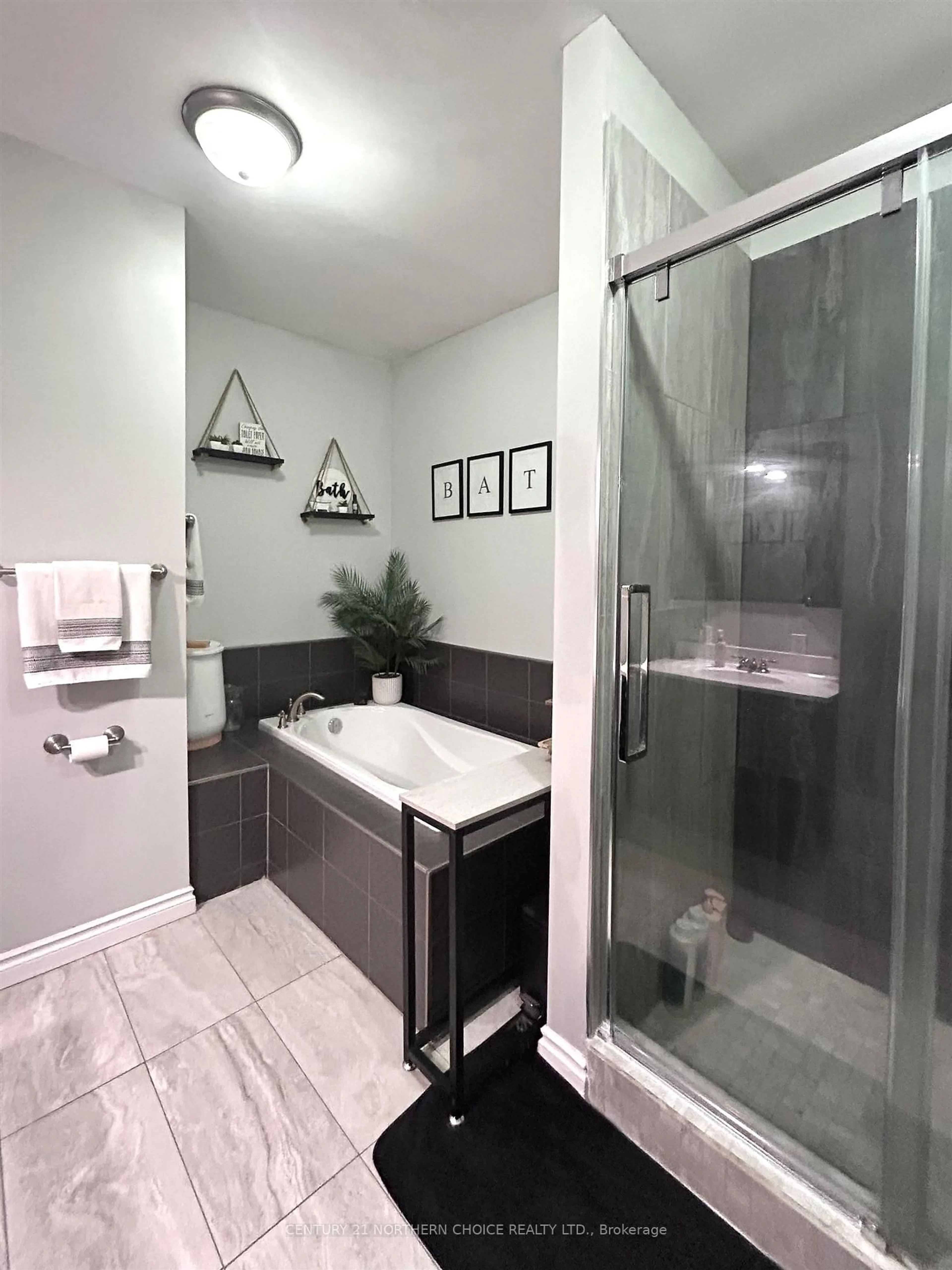 Contemporary bathroom, ceramic/tile floor for 554 Elm Avenue, Fort Frances Ontario P9A 3J4