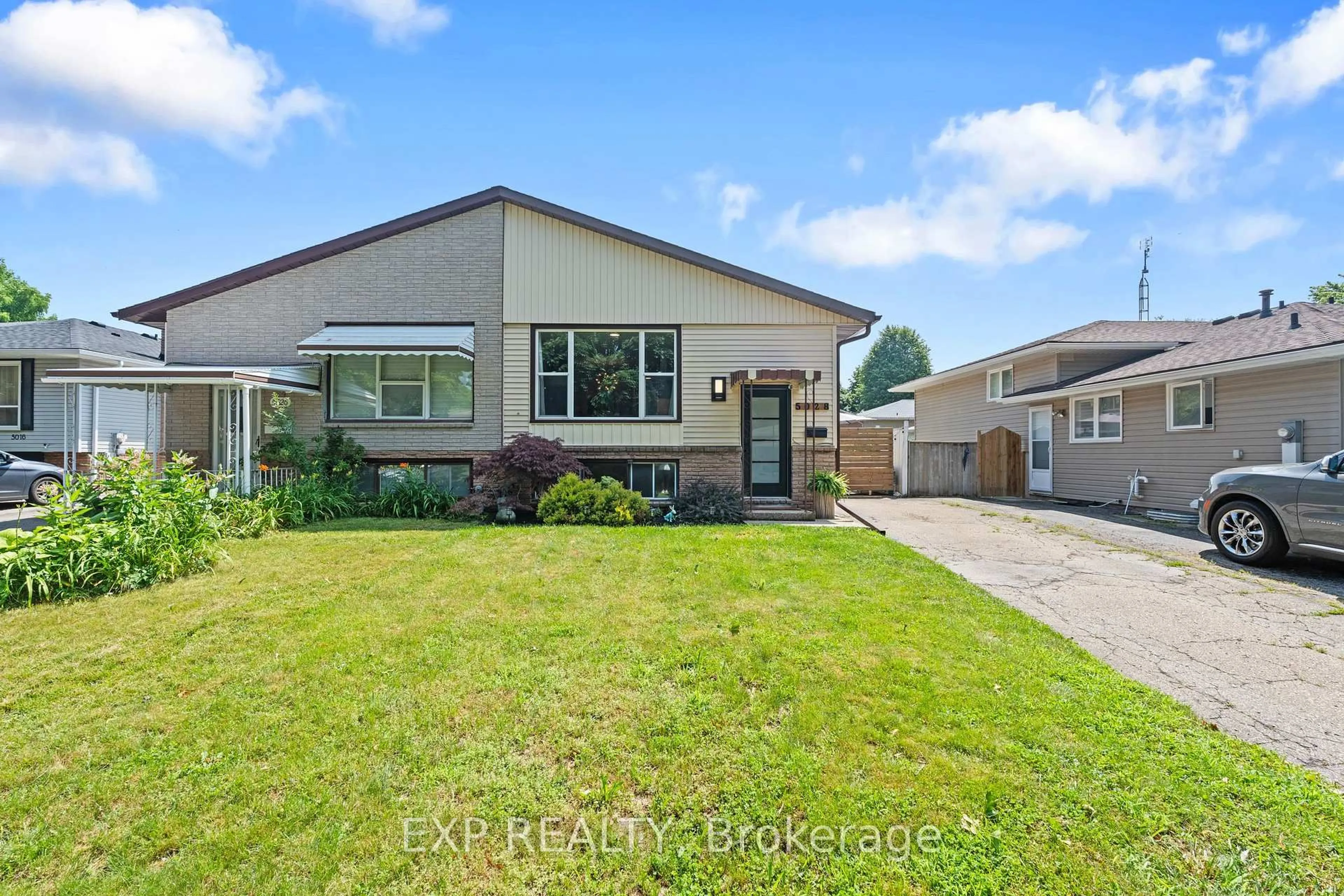 Home with vinyl exterior material, street for 5028 Gage Crt, Niagara Falls Ontario L2E 7B5