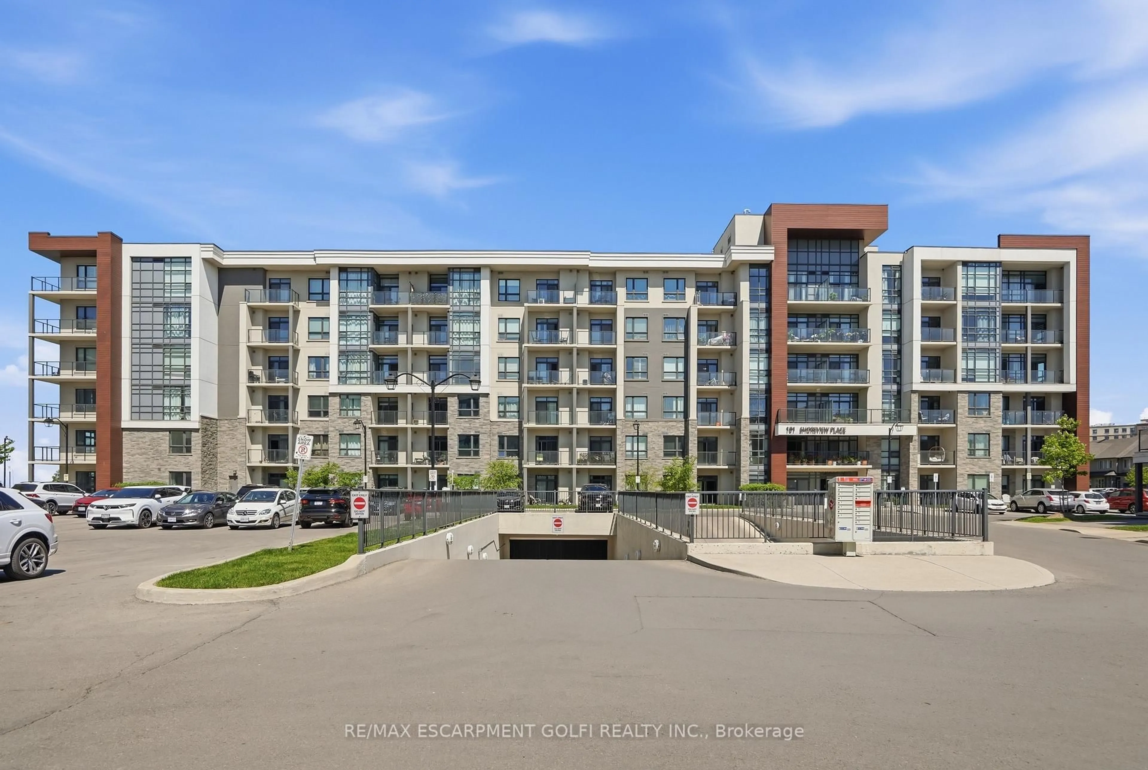 A pic from outside/outdoor area/front of a property/back of a property/a pic from drone, unknown for 101 SHOREVIEW Pl #129, Hamilton Ontario L8E 0K2