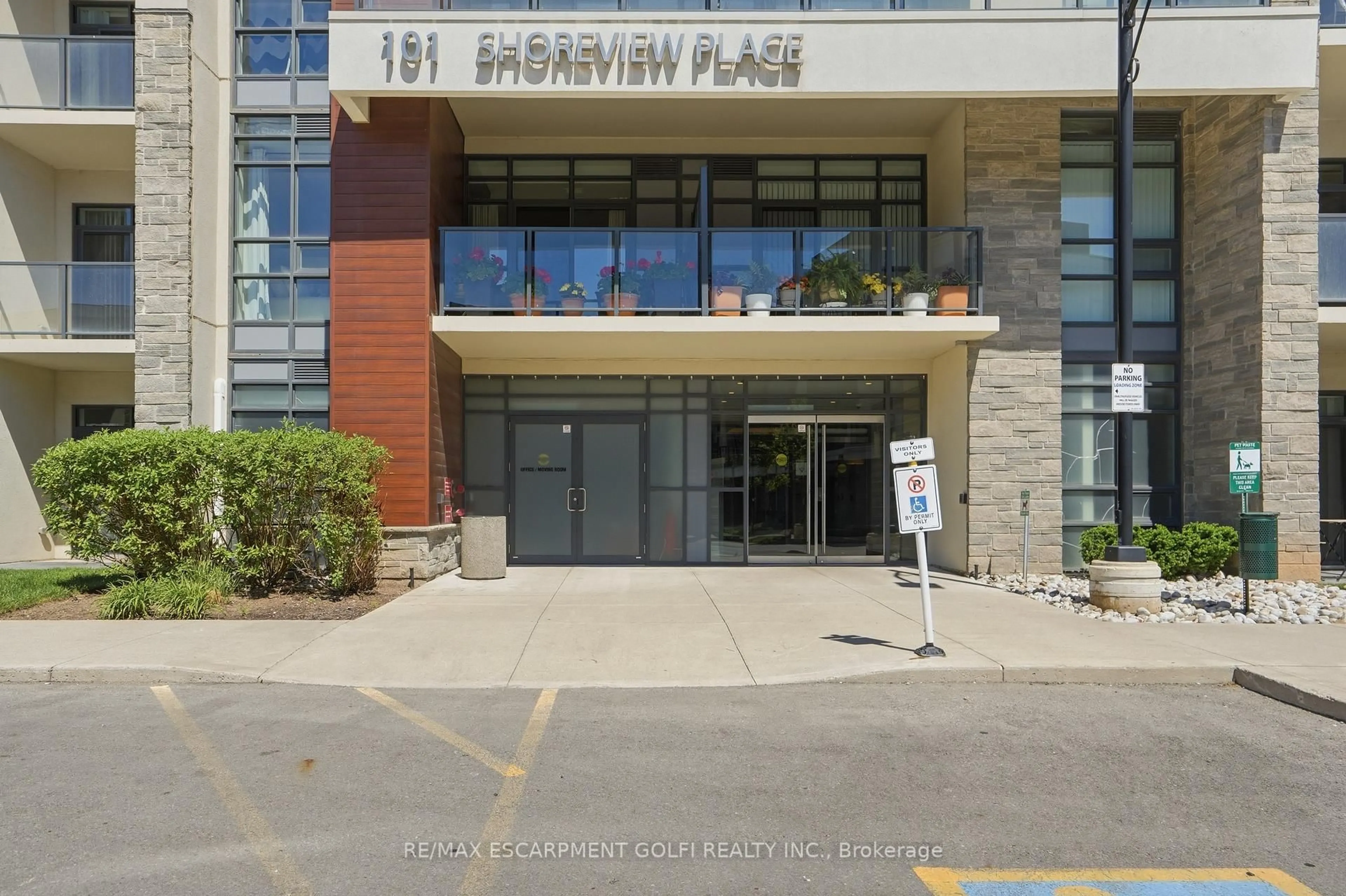 Indoor foyer for 101 SHOREVIEW Pl #129, Hamilton Ontario L8E 0K2