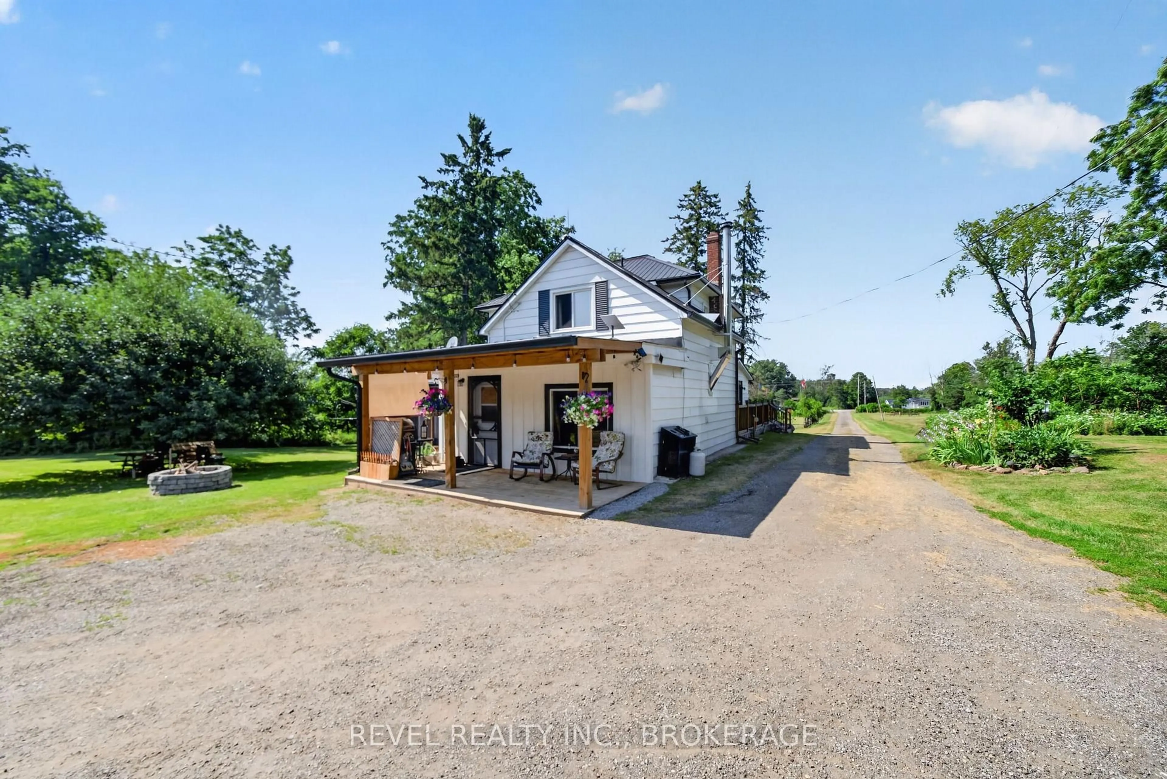 A pic from outside/outdoor area/front of a property/back of a property/a pic from drone, unknown for 1905 Rutledge Rd, Sydenham Ontario K0H 2T0