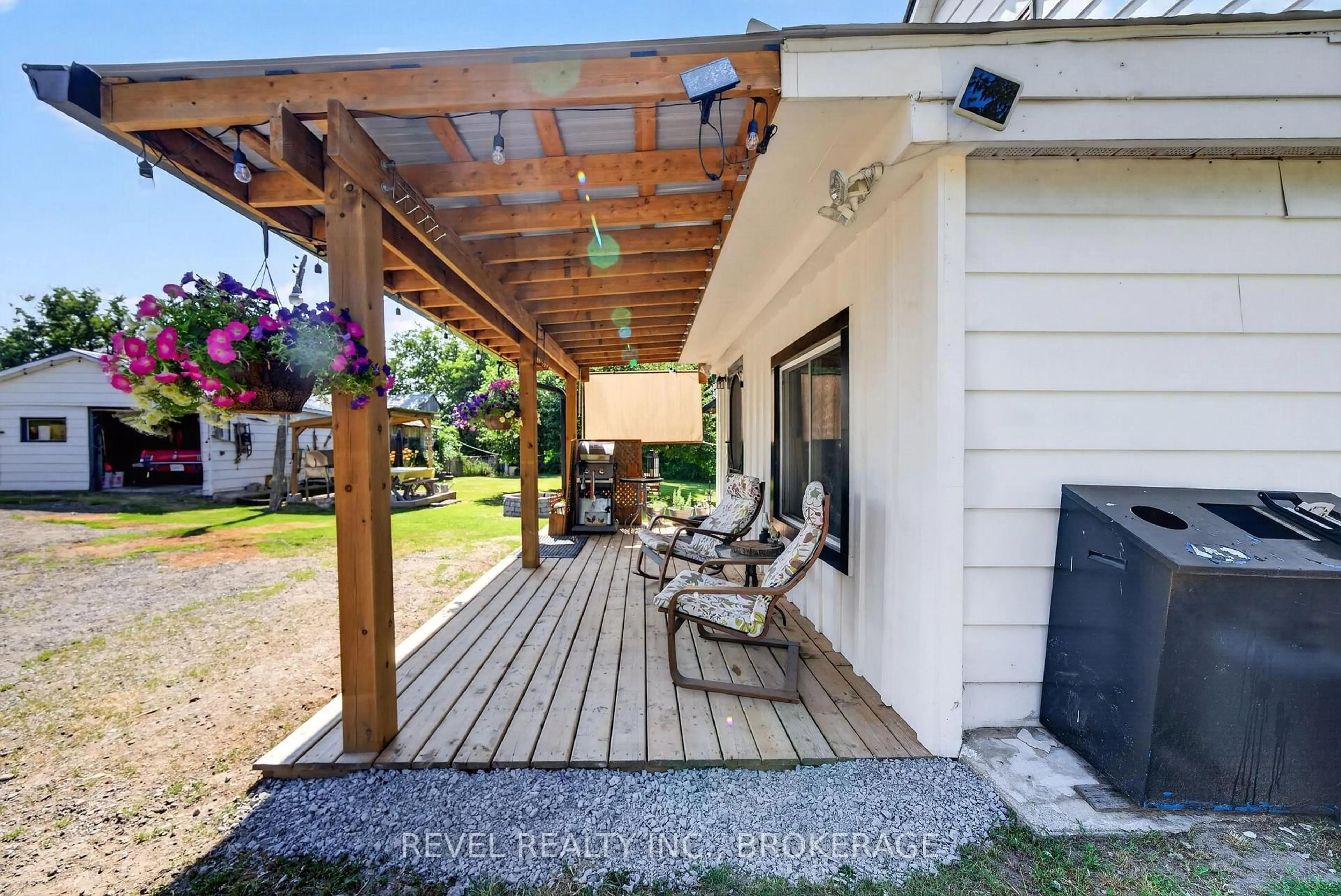 Patio, street for 1905 Rutledge Rd, Sydenham Ontario K0H 2T0