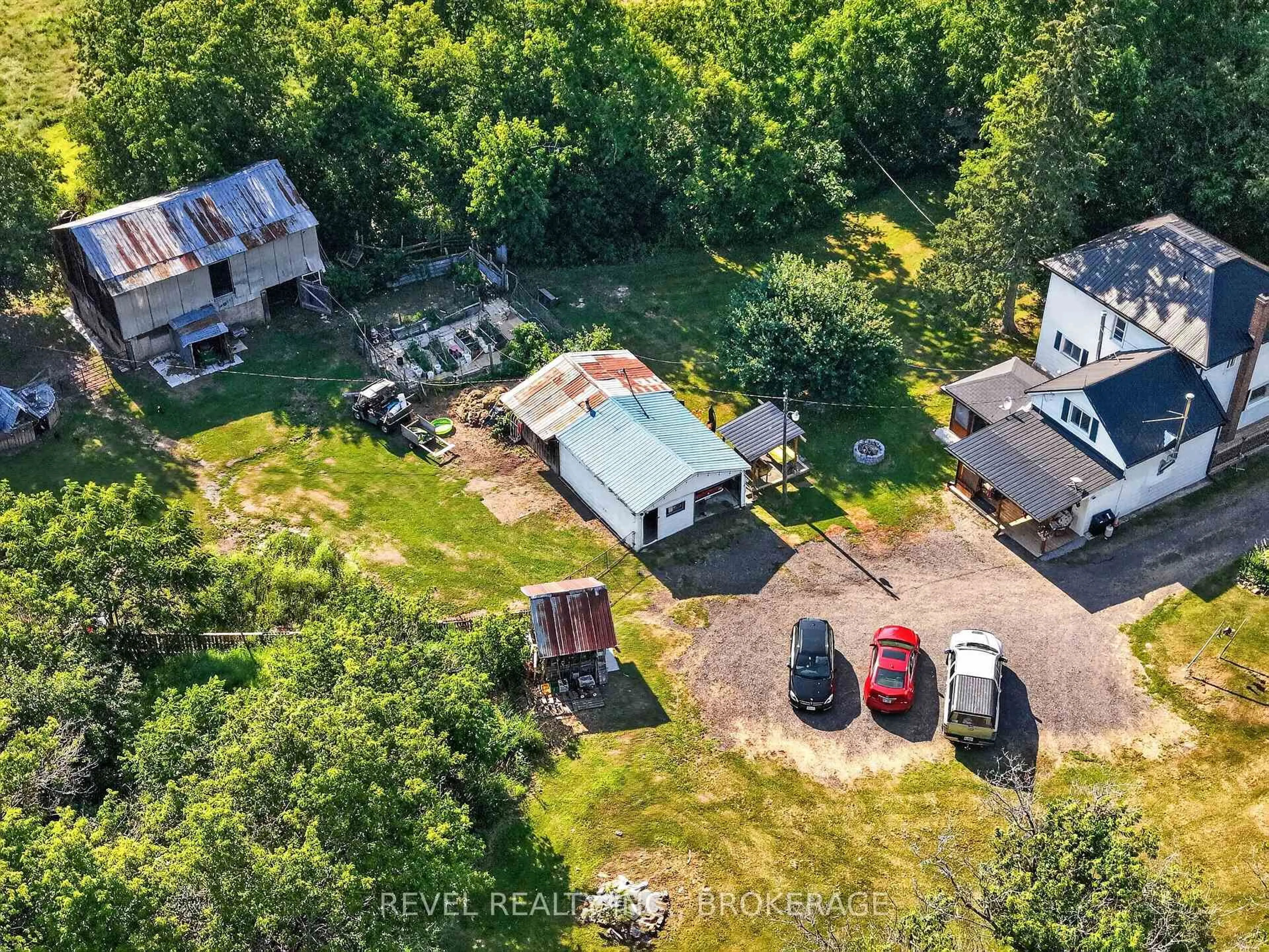 A pic from outside/outdoor area/front of a property/back of a property/a pic from drone, street for 1905 Rutledge Rd, Sydenham Ontario K0H 2T0