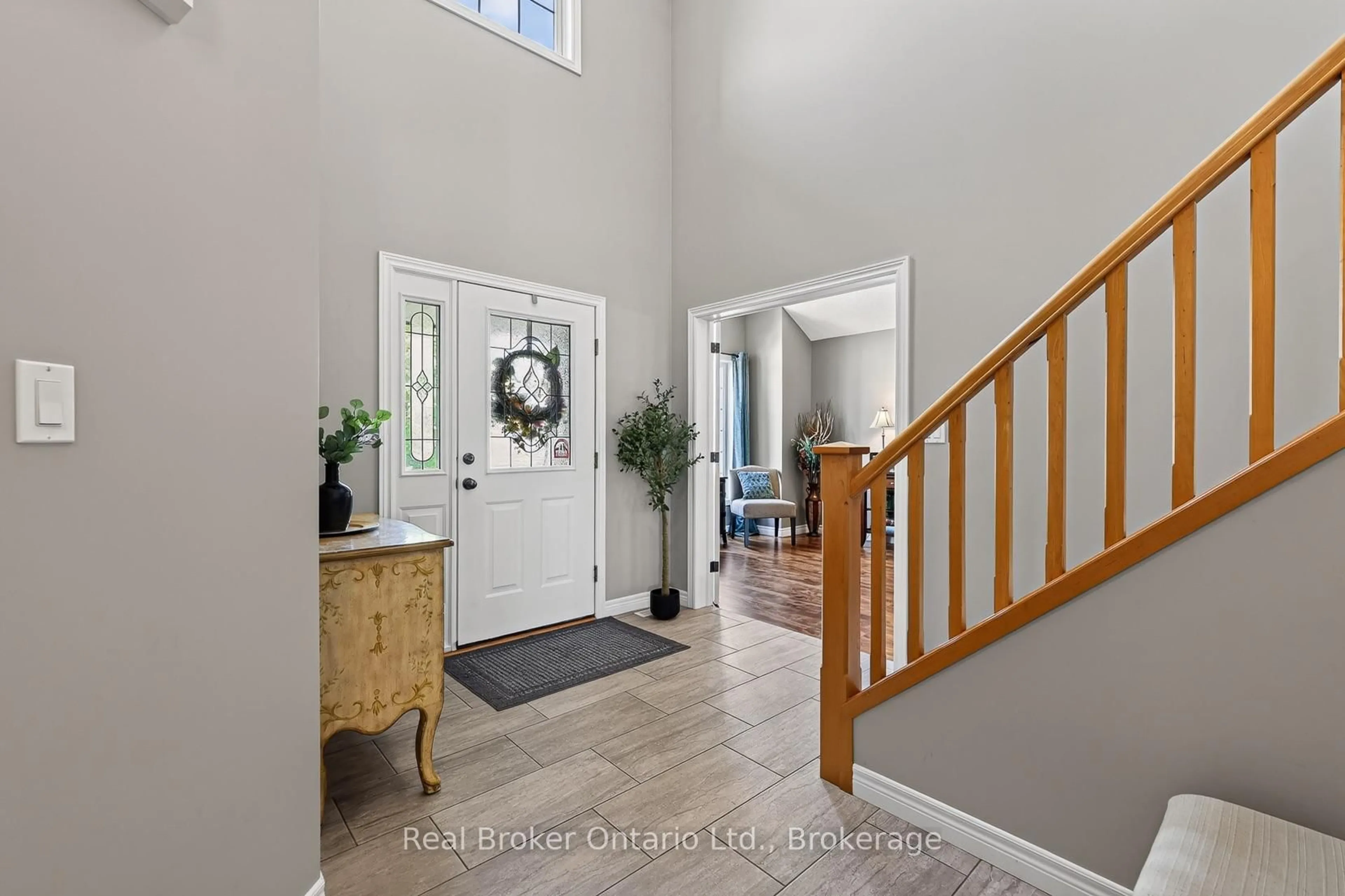 Indoor entryway for 162 Kingfisher Ave, Woodstock Ontario N4T 1T6