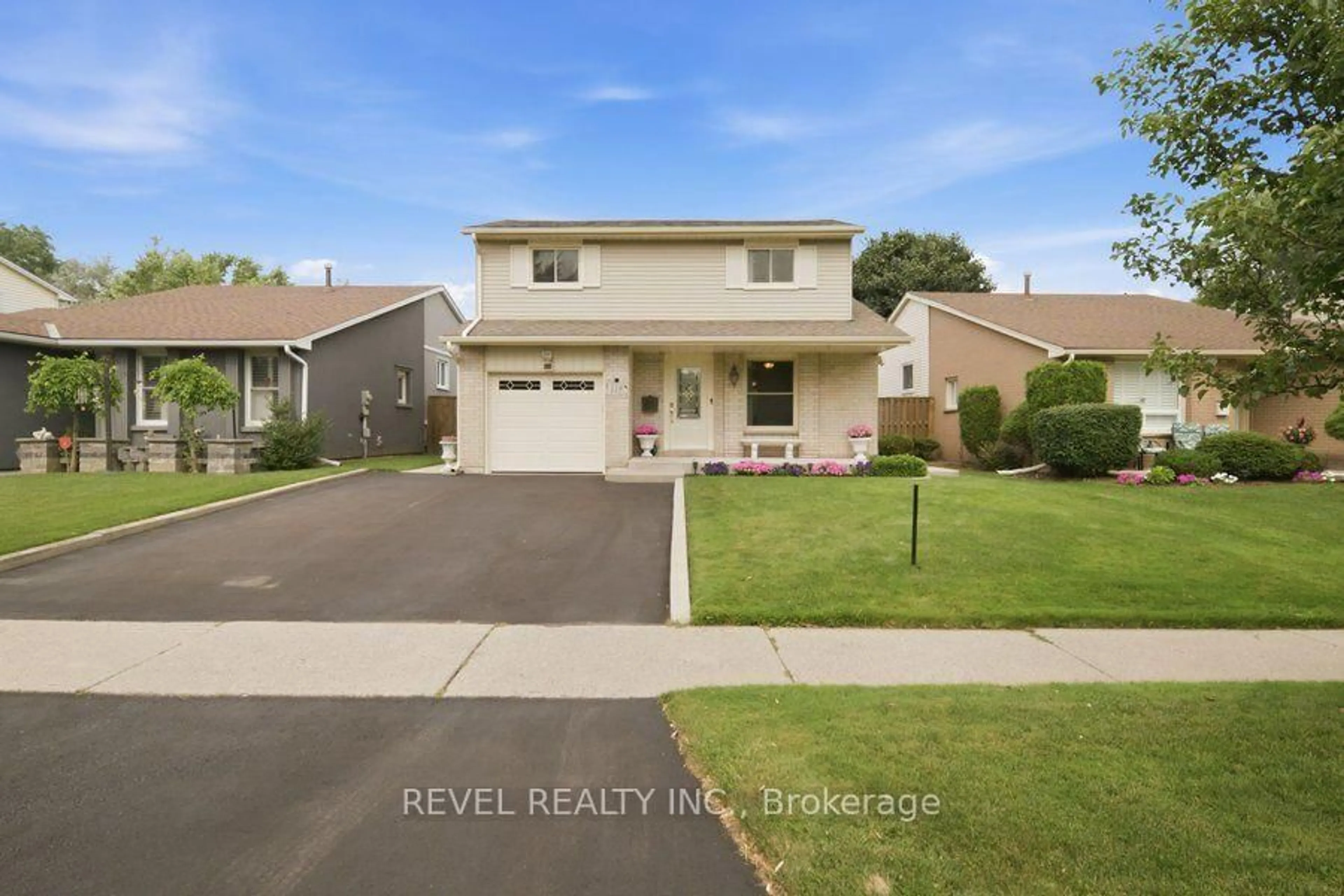 Home with vinyl exterior material, street for 119 Brantwood Park Rd, Brantford Ontario N3P 1G1