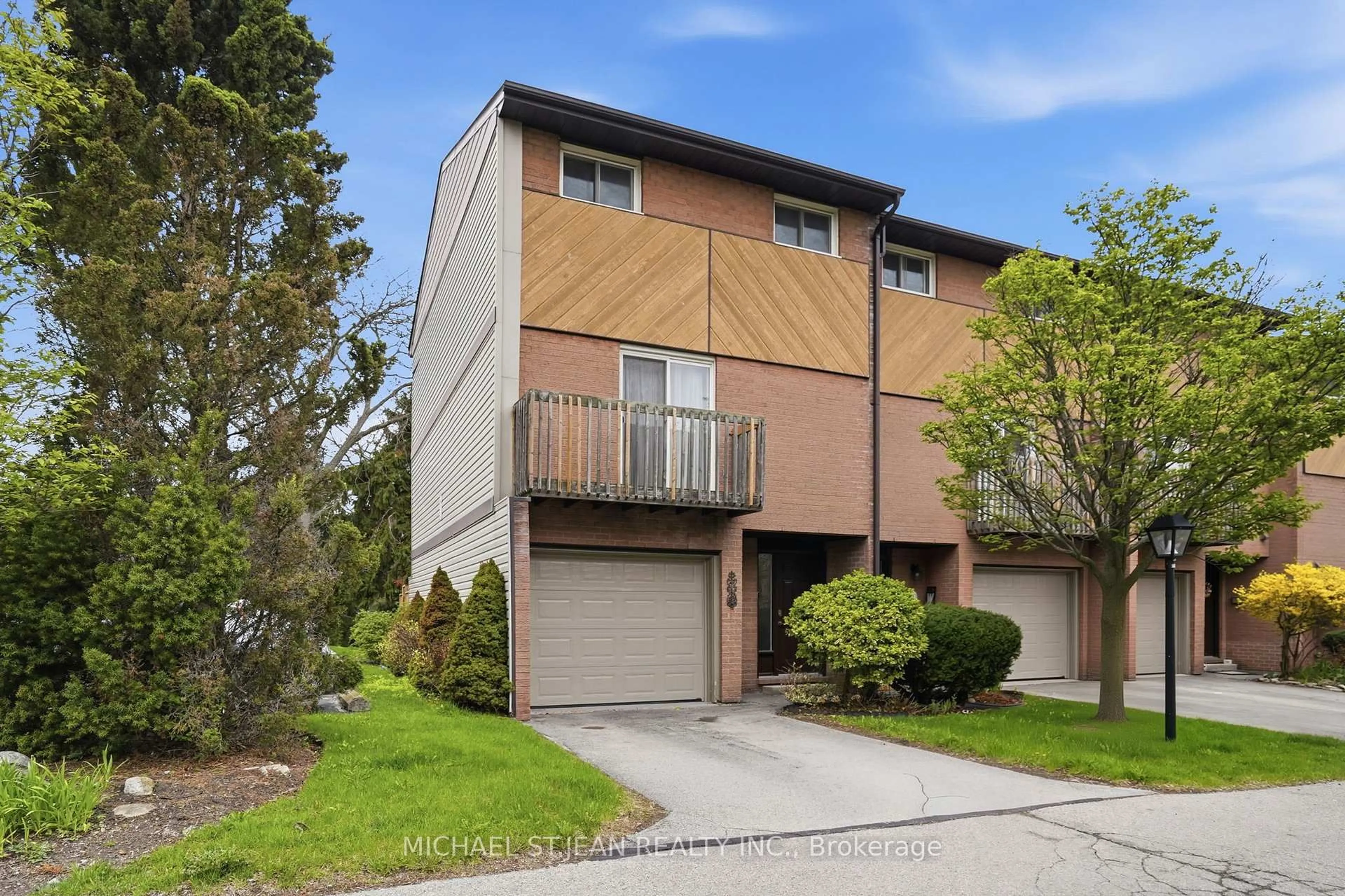 Home with vinyl exterior material, street for 445 Stone Church Rd #19, Hamilton Ontario L9B 2L5