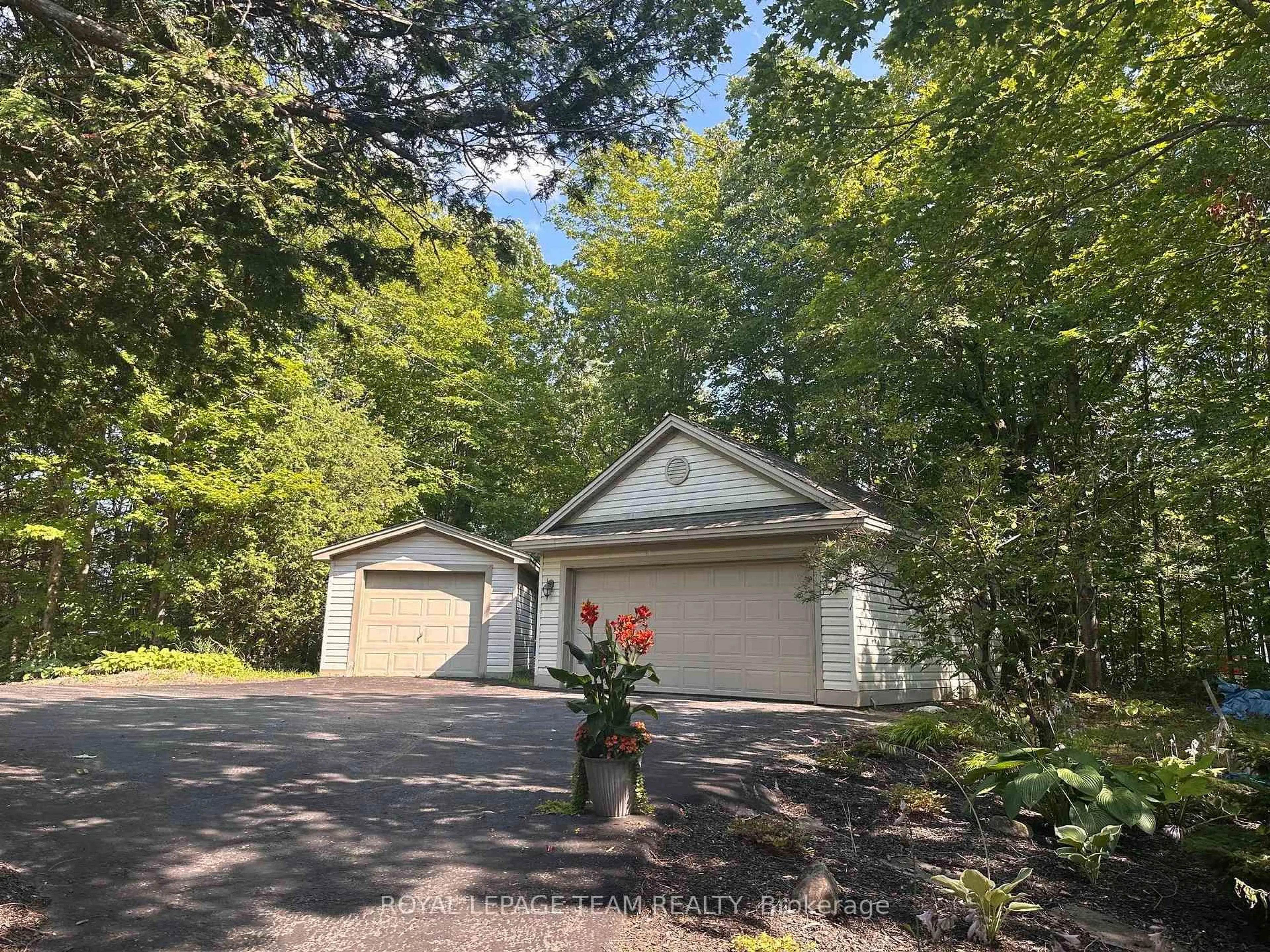 A pic from outside/outdoor area/front of a property/back of a property/a pic from drone, unknown for 912 Maple Hill Rd, North Grenville Ontario K0G 1T0