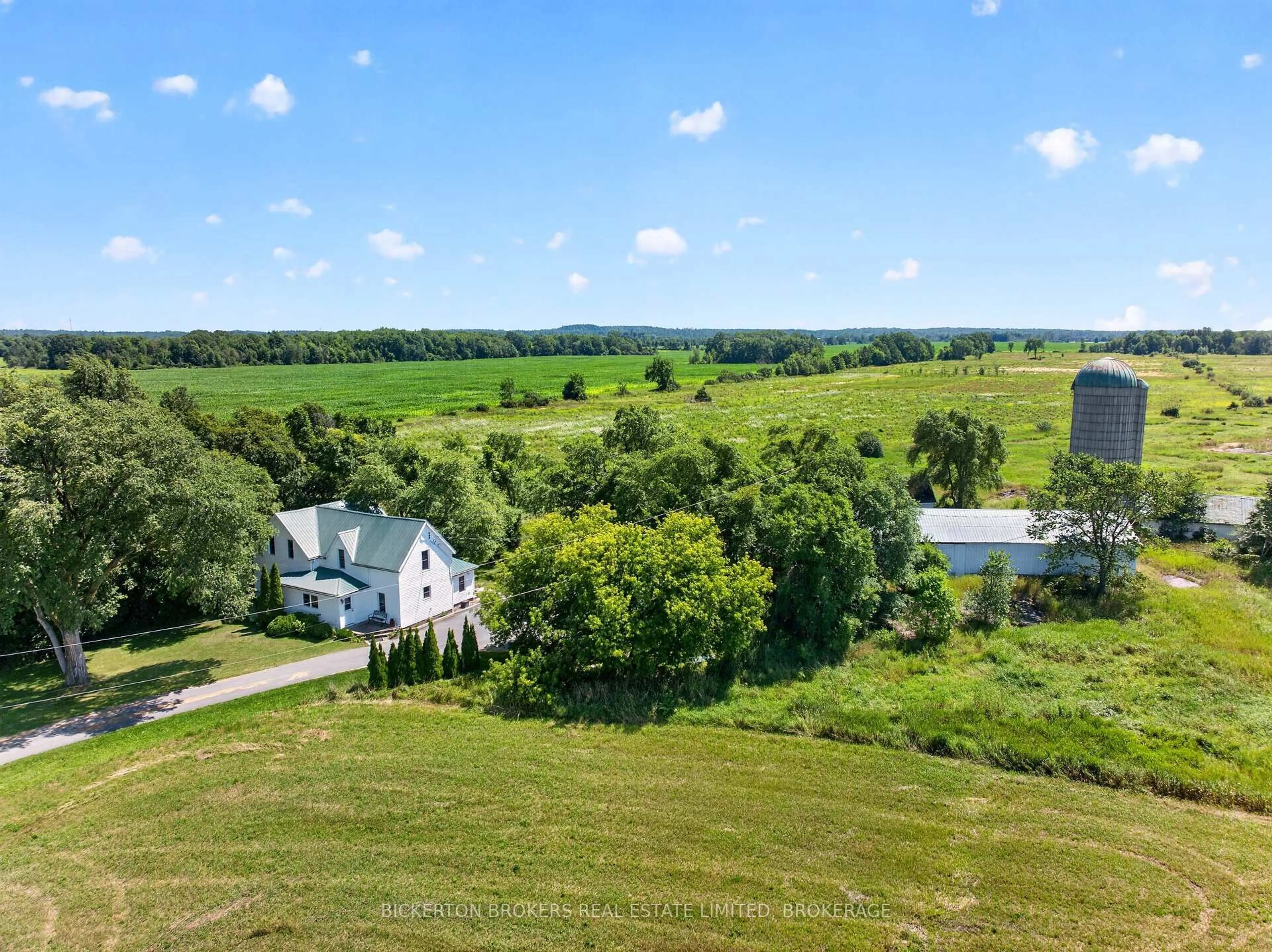 A pic from outside/outdoor area/front of a property/back of a property/a pic from drone, unknown for 806 Eden Grove Rd, Front of Leeds & Seeleys Bay Ontario K0E 1L0