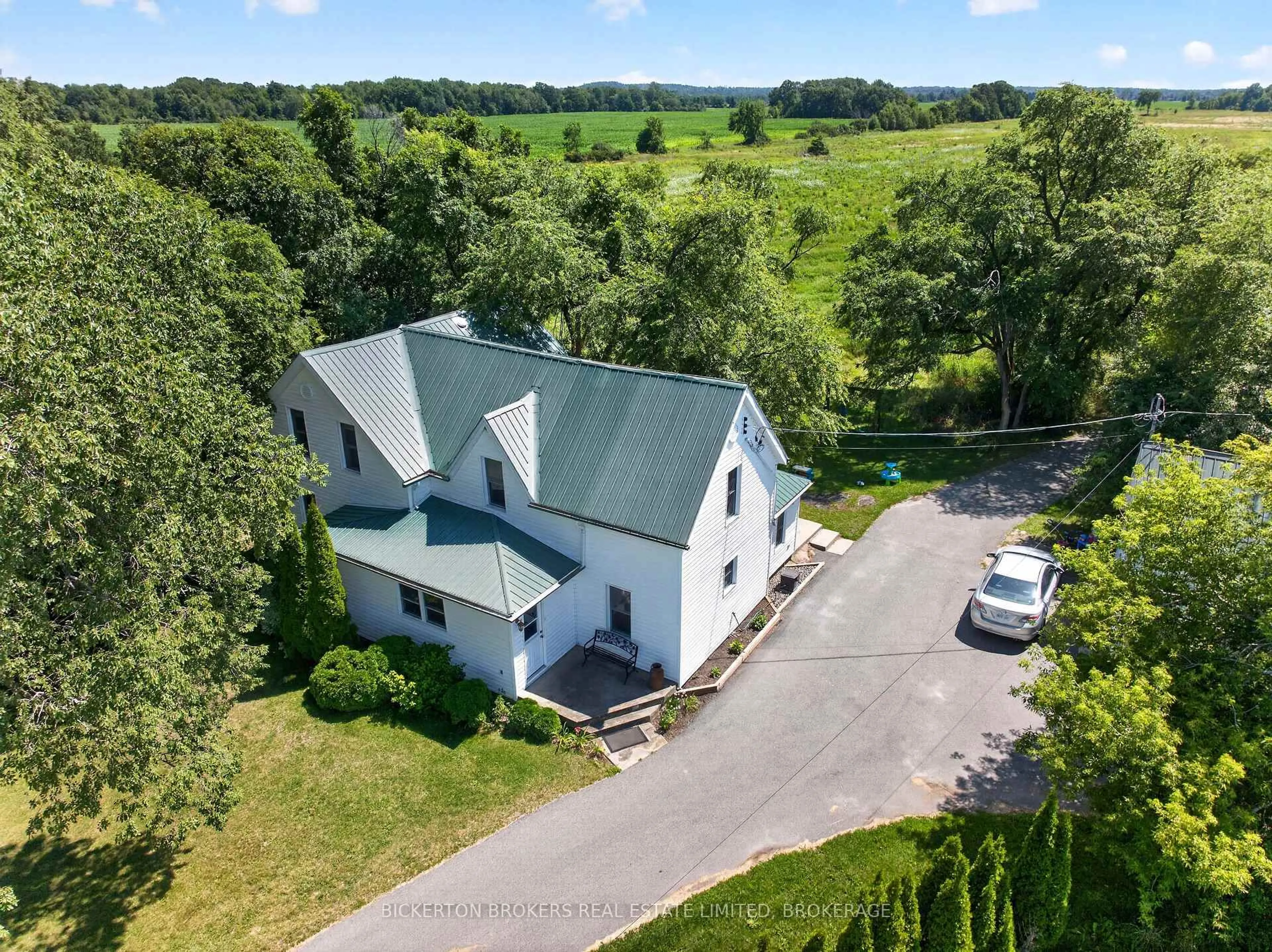A pic from outside/outdoor area/front of a property/back of a property/a pic from drone, unknown for 806 Eden Grove Rd, Front of Leeds & Seeleys Bay Ontario K0E 1L0