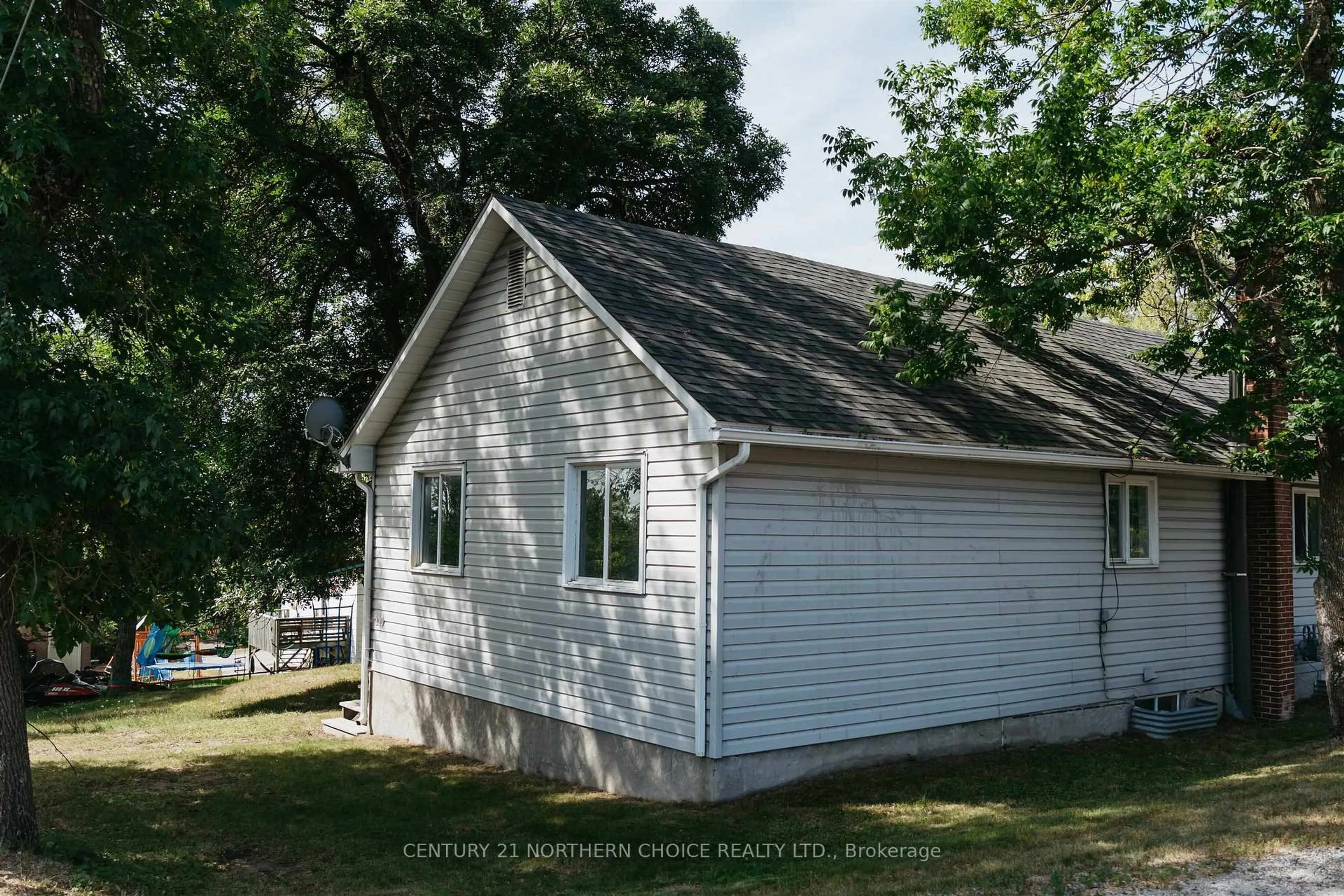 Shed for 210 Mellick Ave, Kenora Ontario P9N 3C7