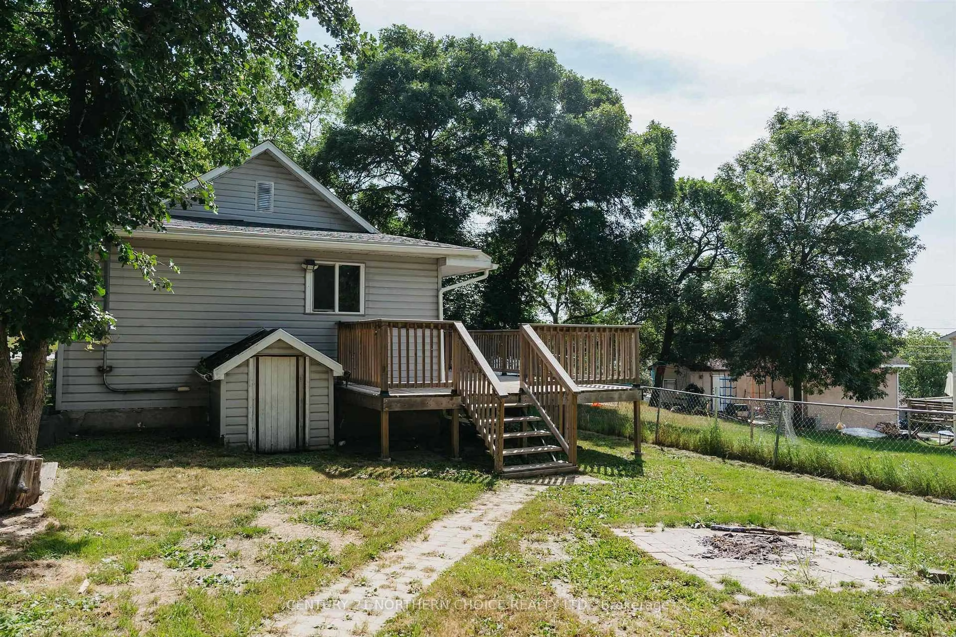 A pic from outside/outdoor area/front of a property/back of a property/a pic from drone, unknown for 210 Mellick Ave, Kenora Ontario P9N 3C7