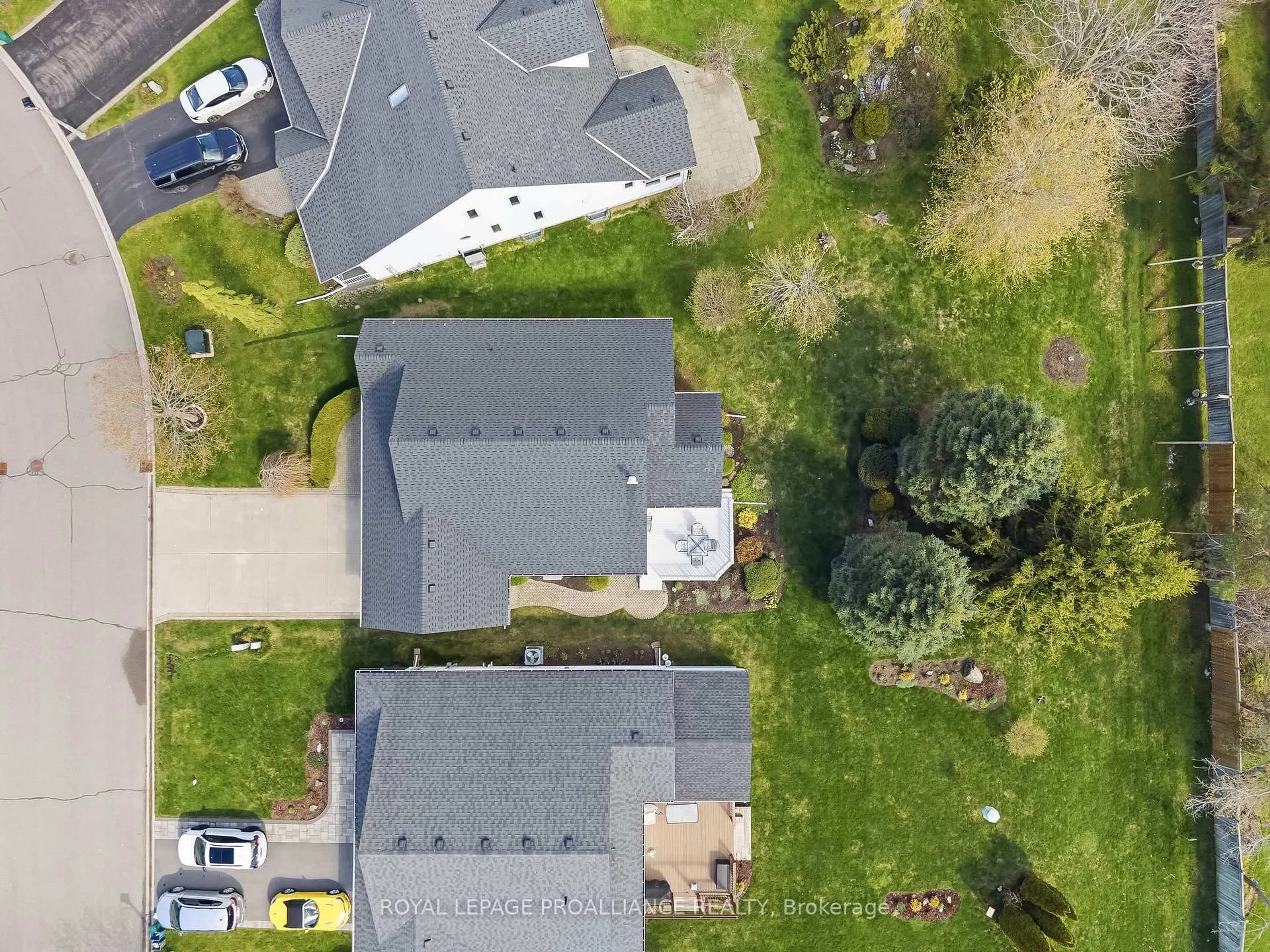 A pic from outside/outdoor area/front of a property/back of a property/a pic from drone, street for 8 Sandpiper Way, Brighton Ontario K0K 1H0