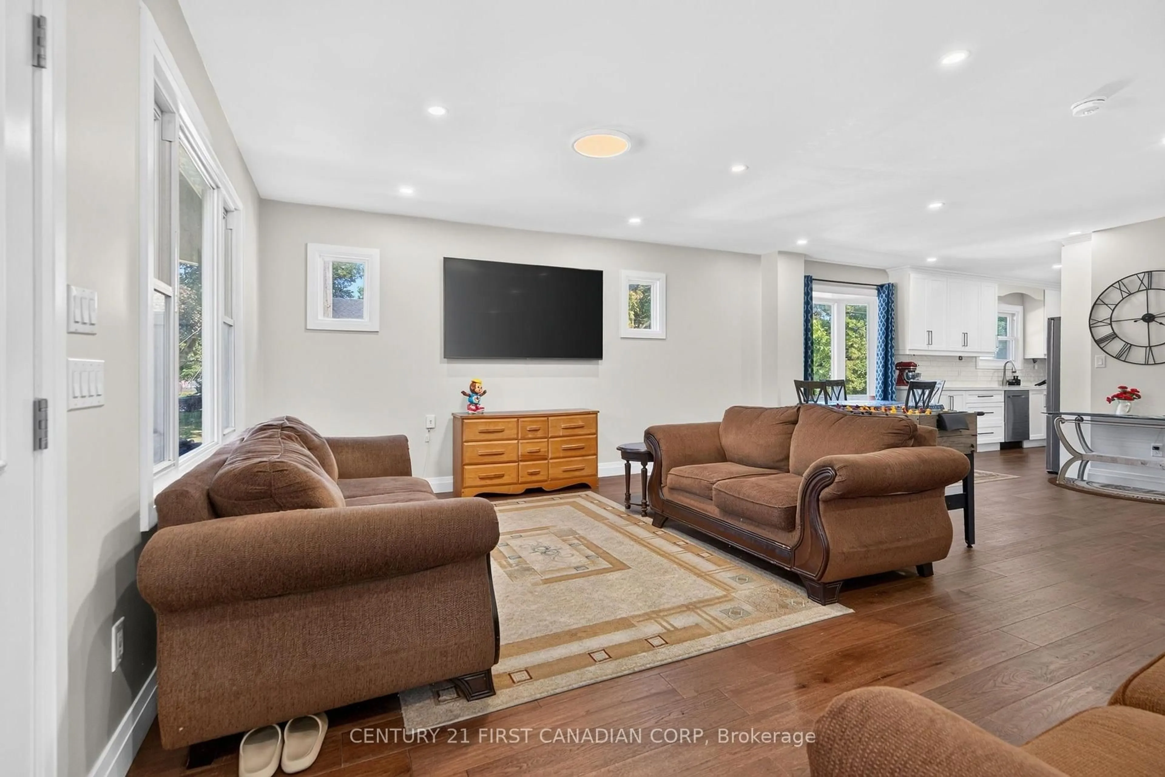 Living room with furniture, unknown for 569 Cheapside St, London East Ontario N5Y 3X7