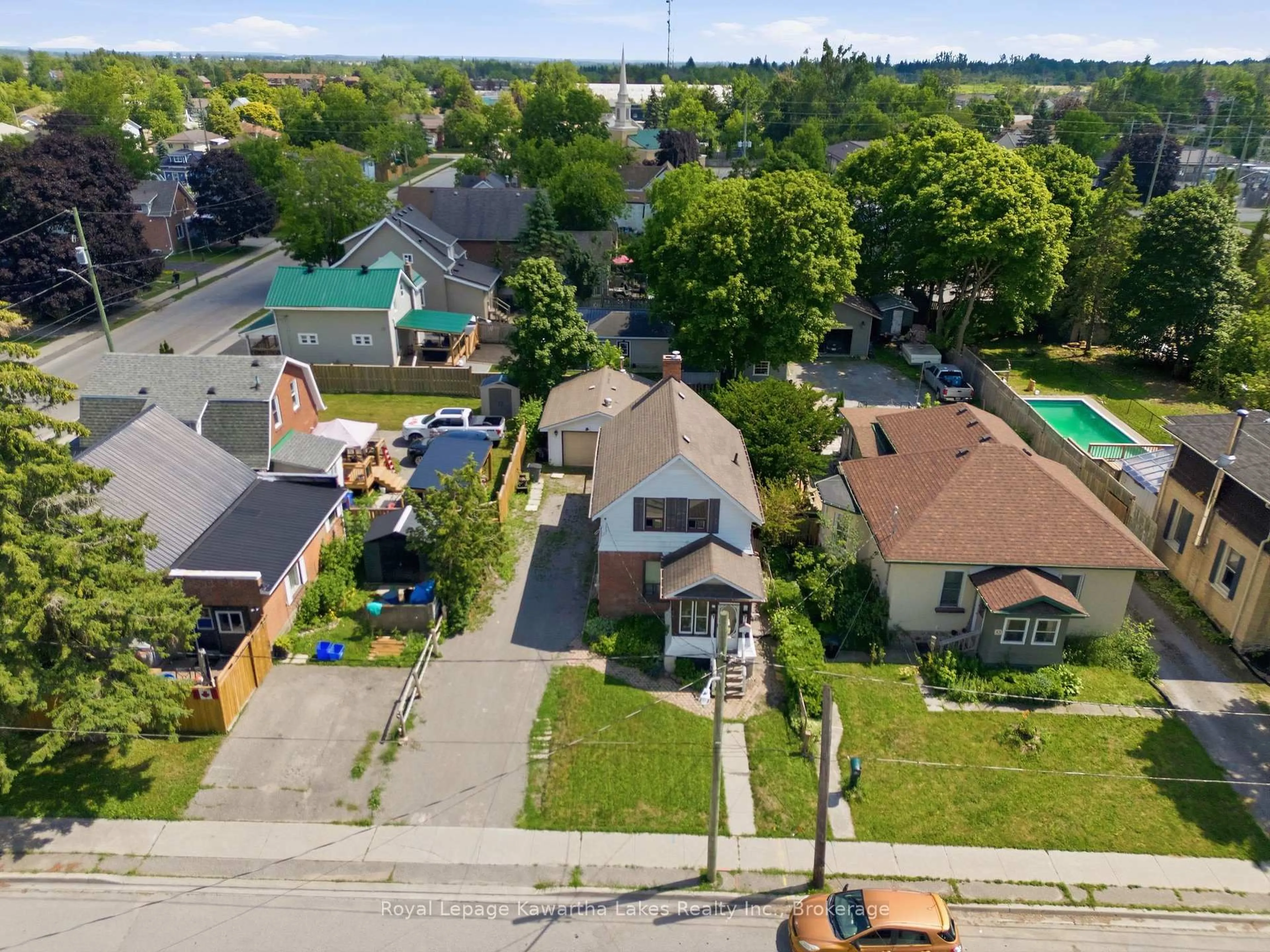 A pic from outside/outdoor area/front of a property/back of a property/a pic from drone, street for 51 Melbourne St, Kawartha Lakes Ontario K9V 2S9