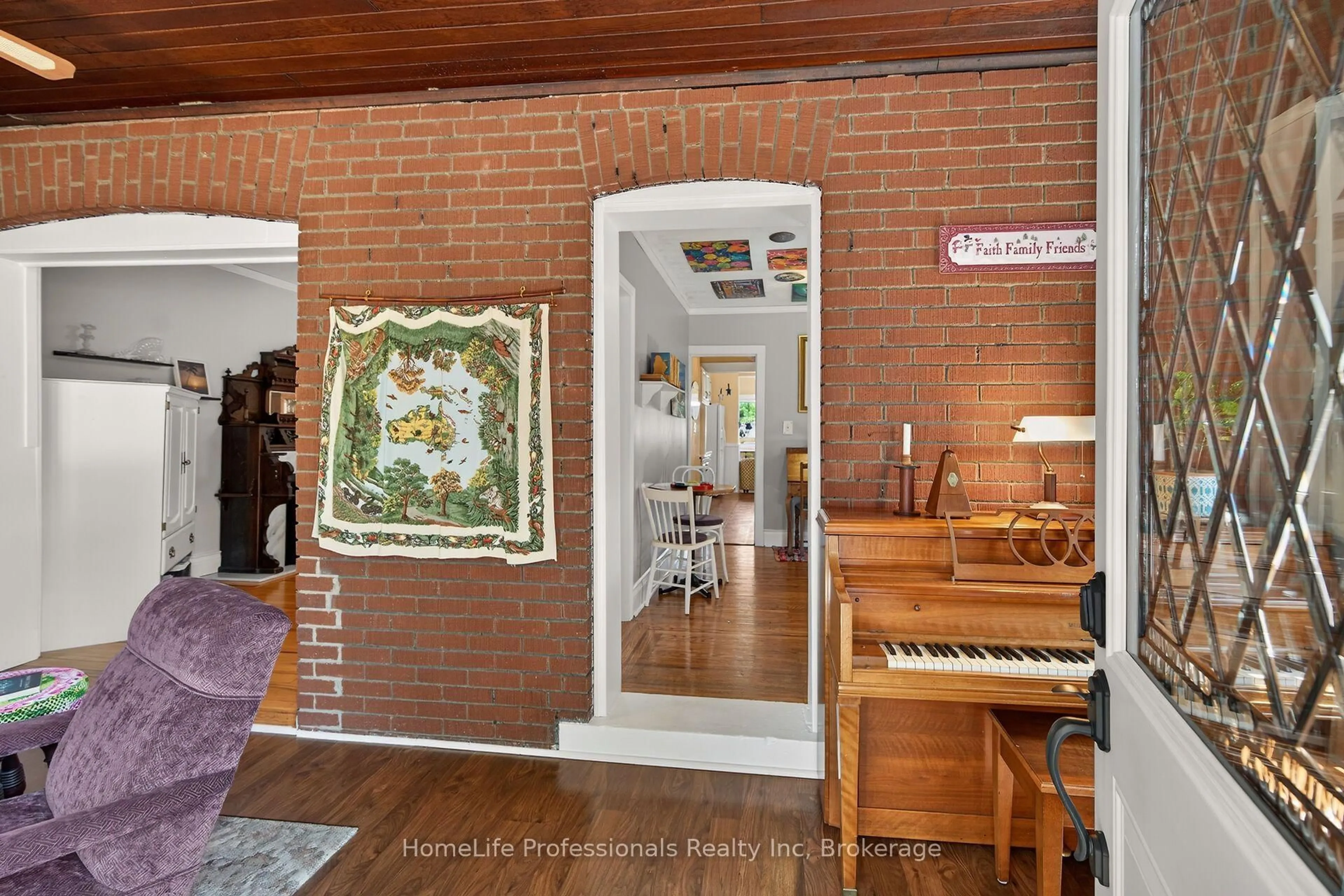Indoor foyer for 13 Paisley Ave, Hamilton Ontario L8S 1T8