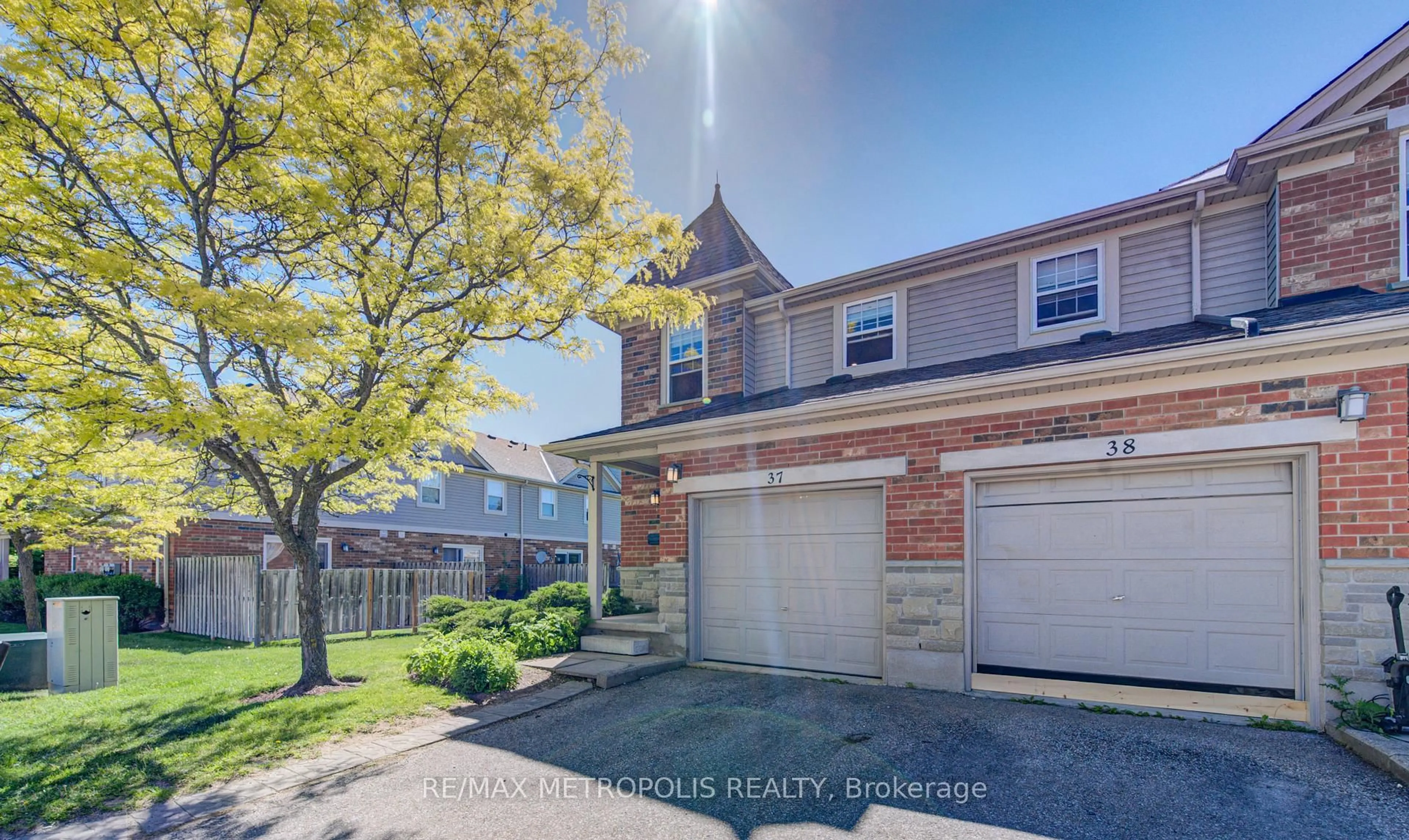 Unknown for 124 GOSLING Gdns #37, Guelph Ontario N1G 5K6