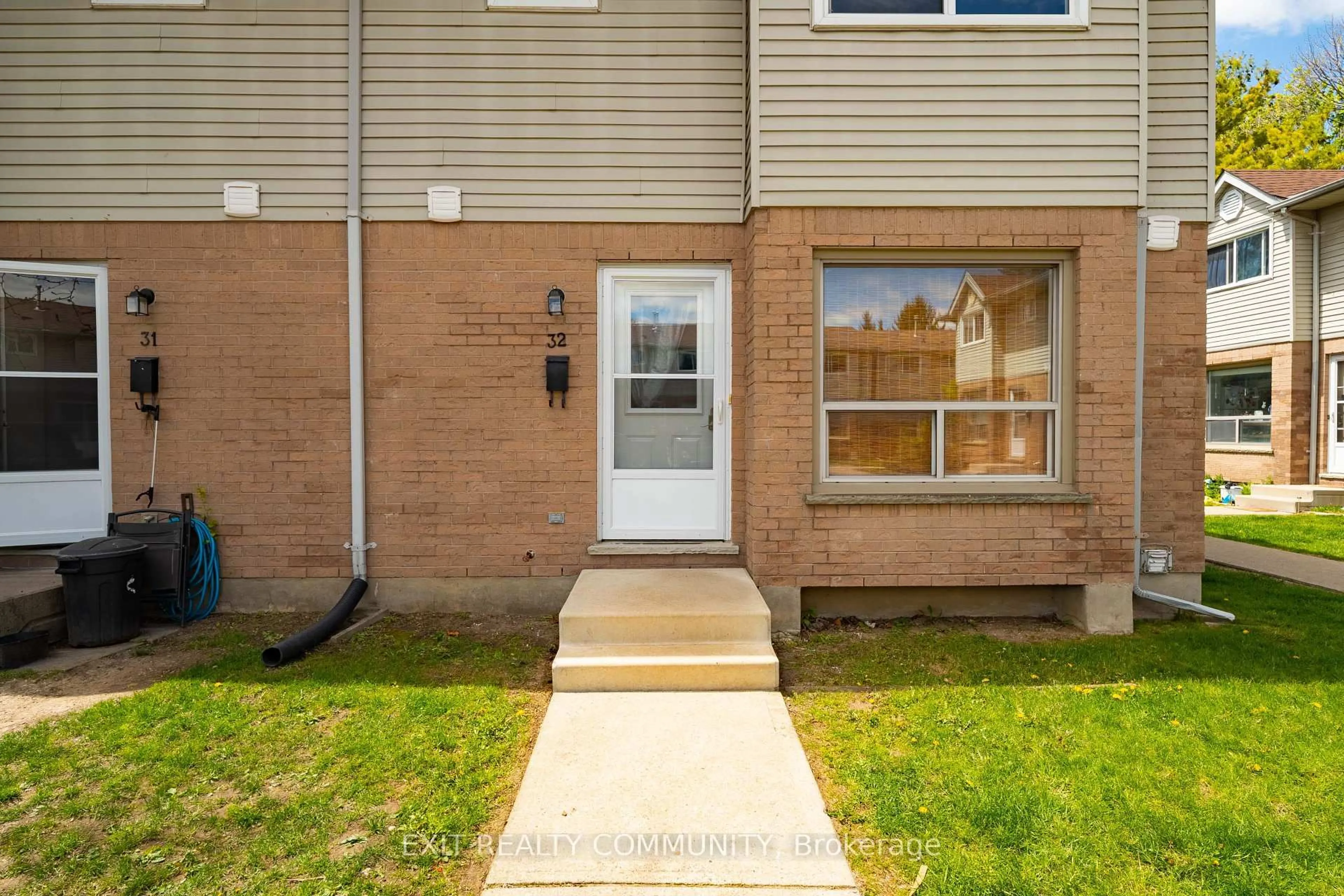 Unknown for 595 Third St #32, London East Ontario N5V 4A1