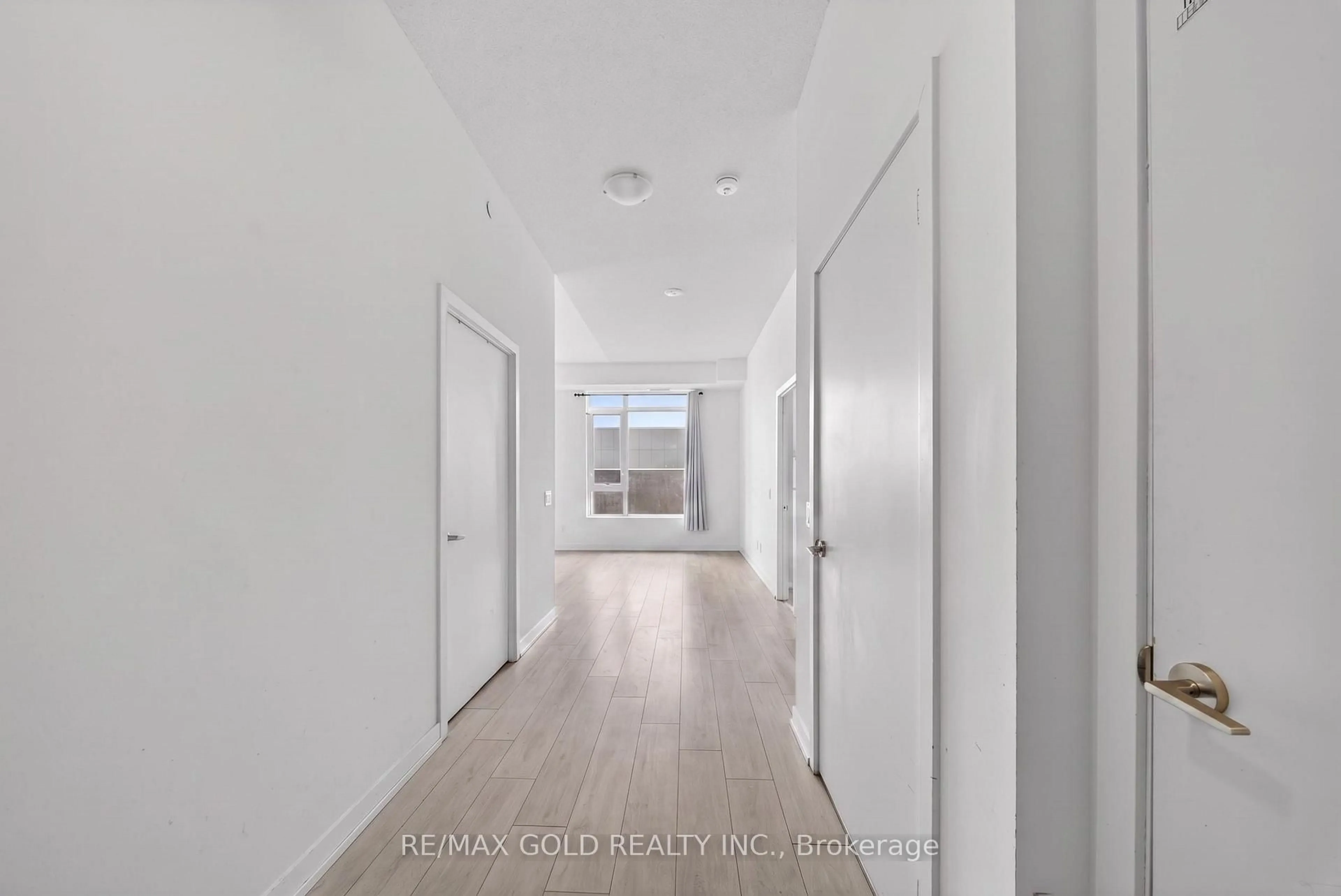 Indoor entryway for 55 Duke St #508, Kitchener Ontario N2H 0C9