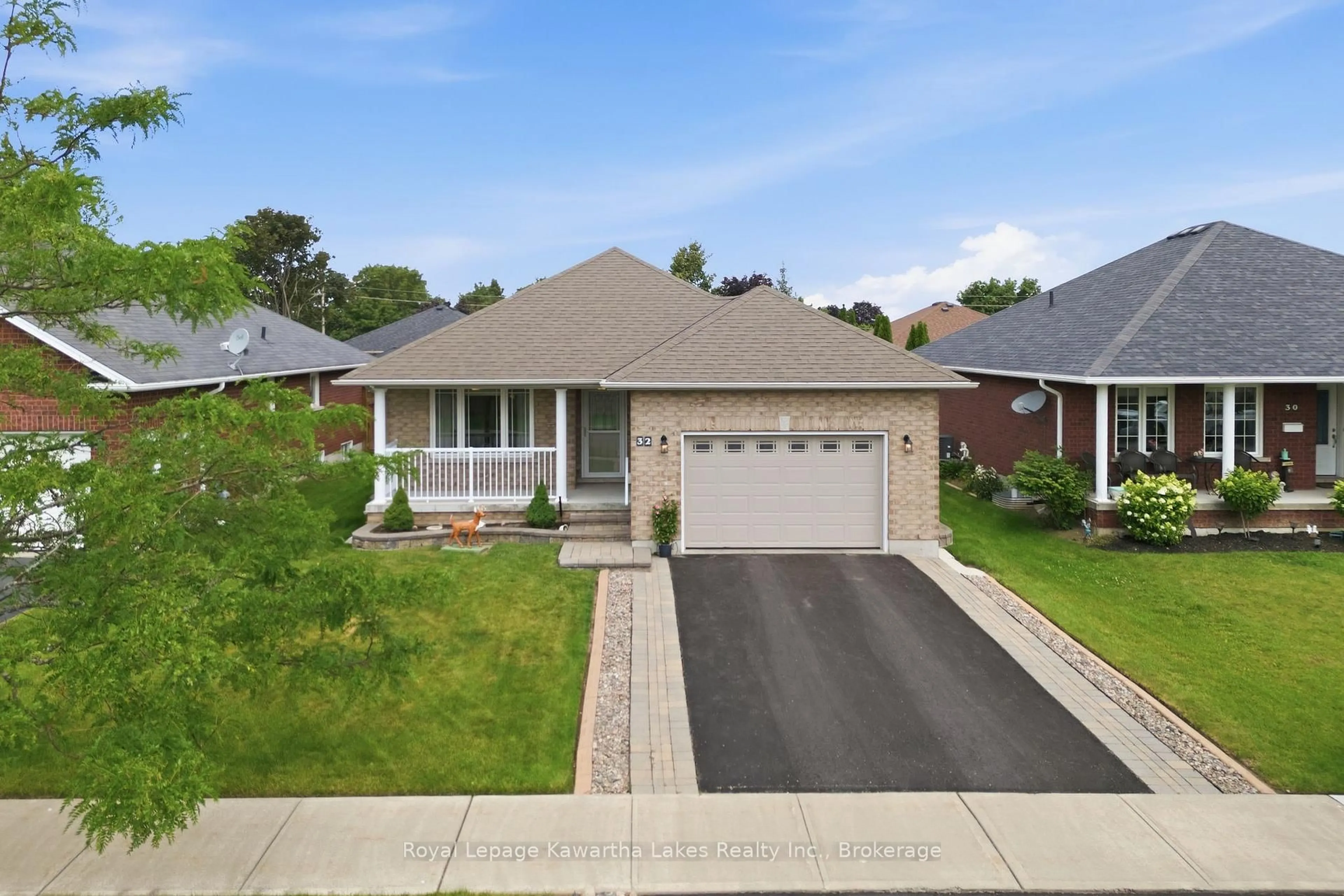 Home with brick exterior material, street for 32 Gee Cres, Kawartha Lakes Ontario K9V 6G4