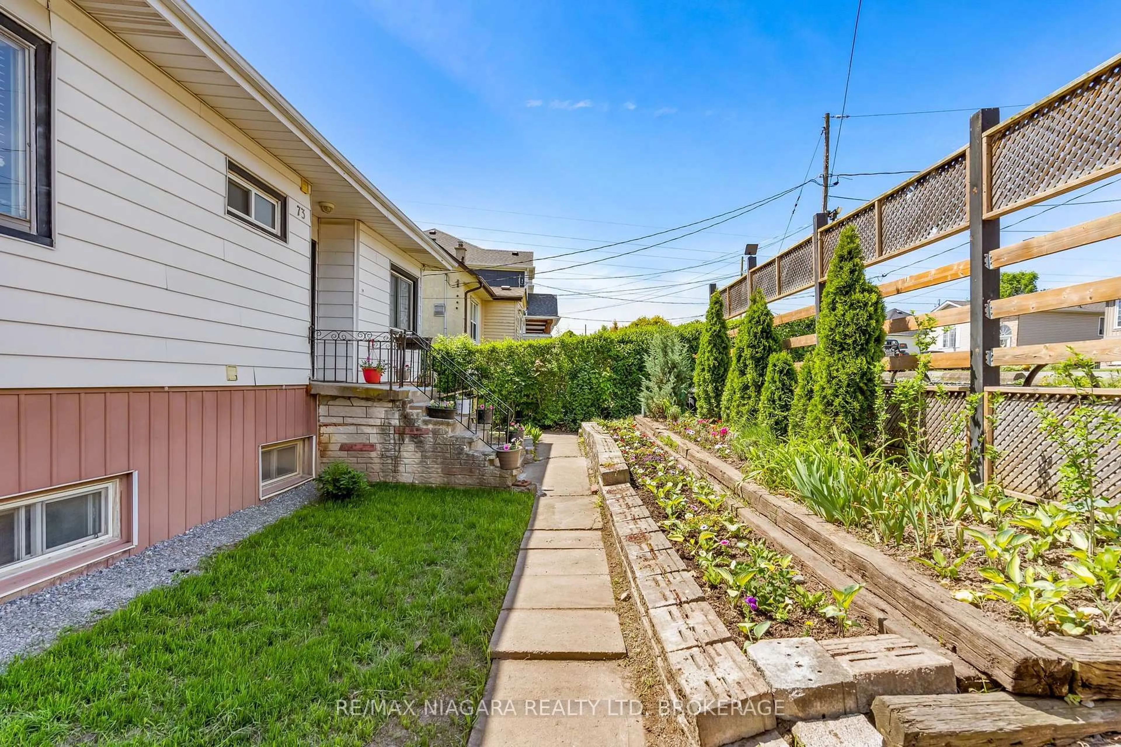 Patio, street for 73 Hillview Rd, St. Catharines Ontario L2S 1S8