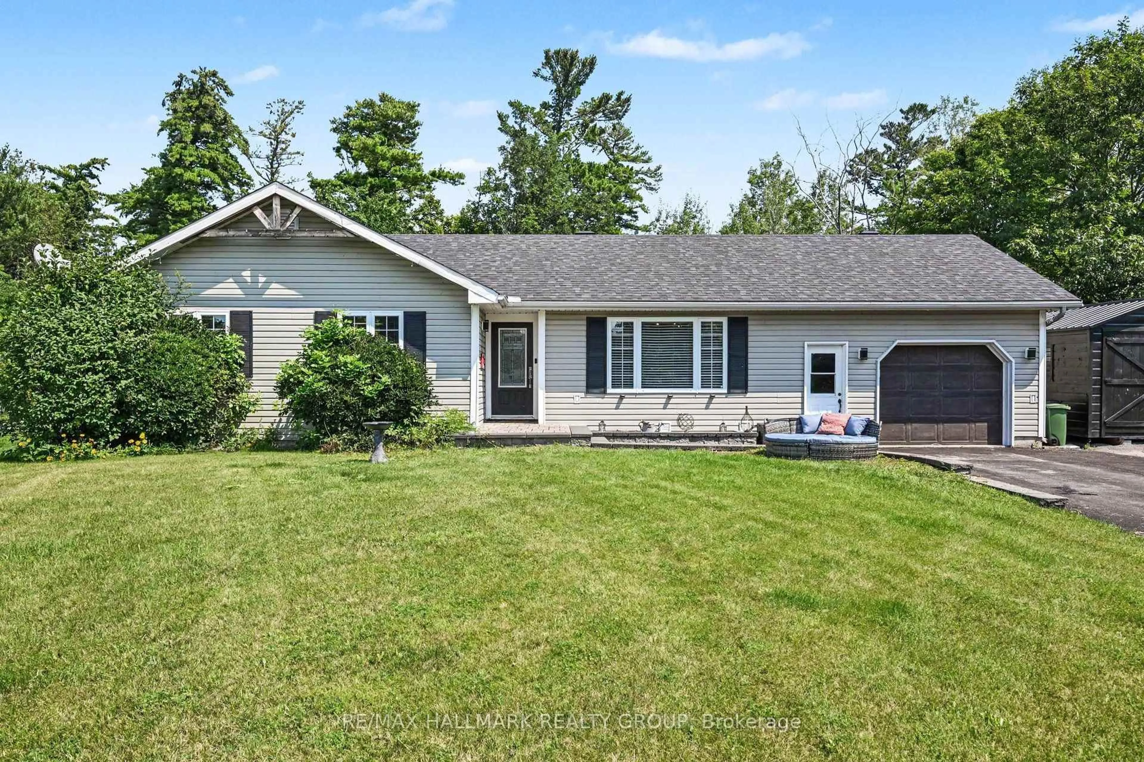 Home with vinyl exterior material, unknown for 108 Snye Crt, Fitzroy Harbour Ontario K0A 1X0