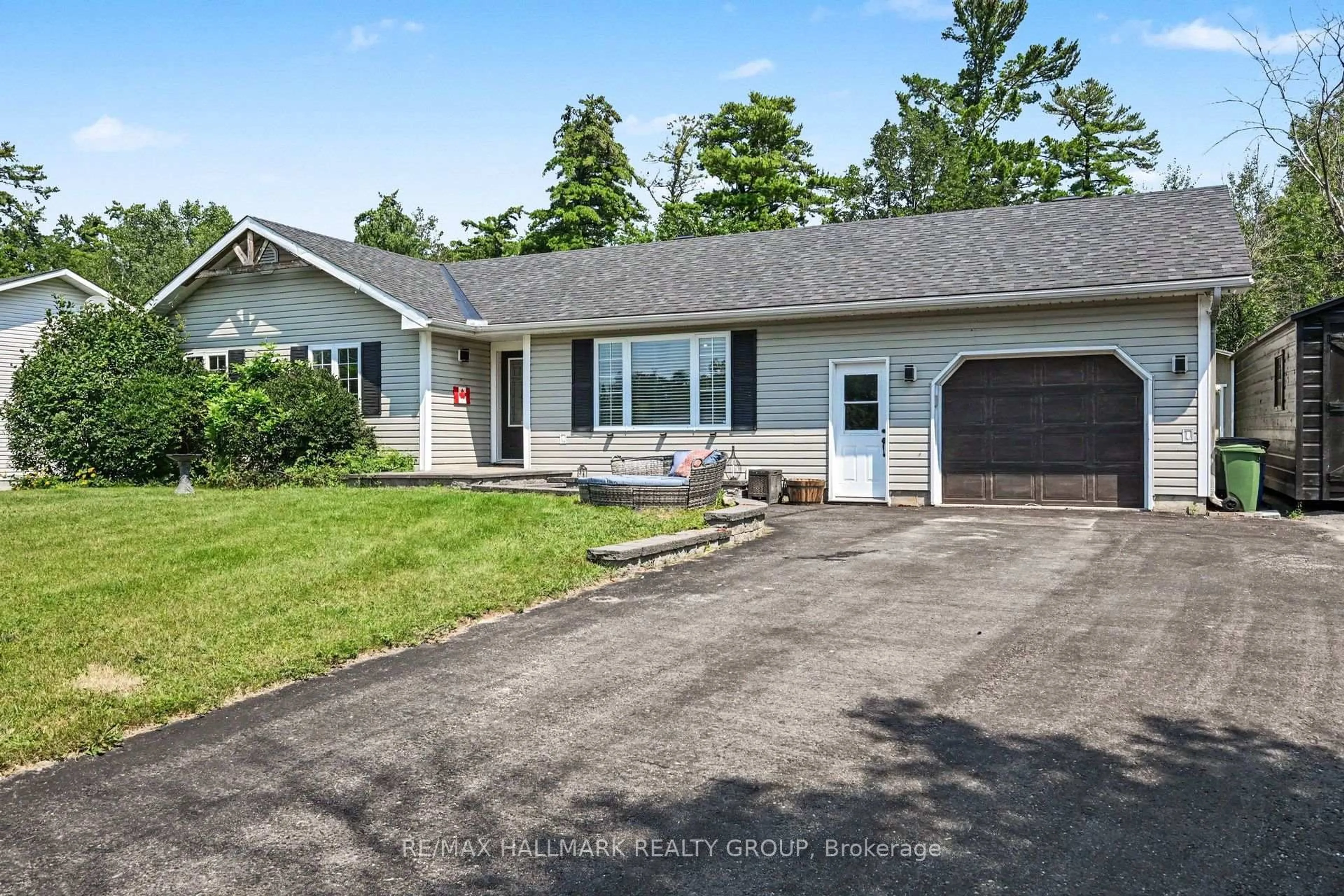 Home with vinyl exterior material, street for 108 Snye Crt, Fitzroy Harbour Ontario K0A 1X0