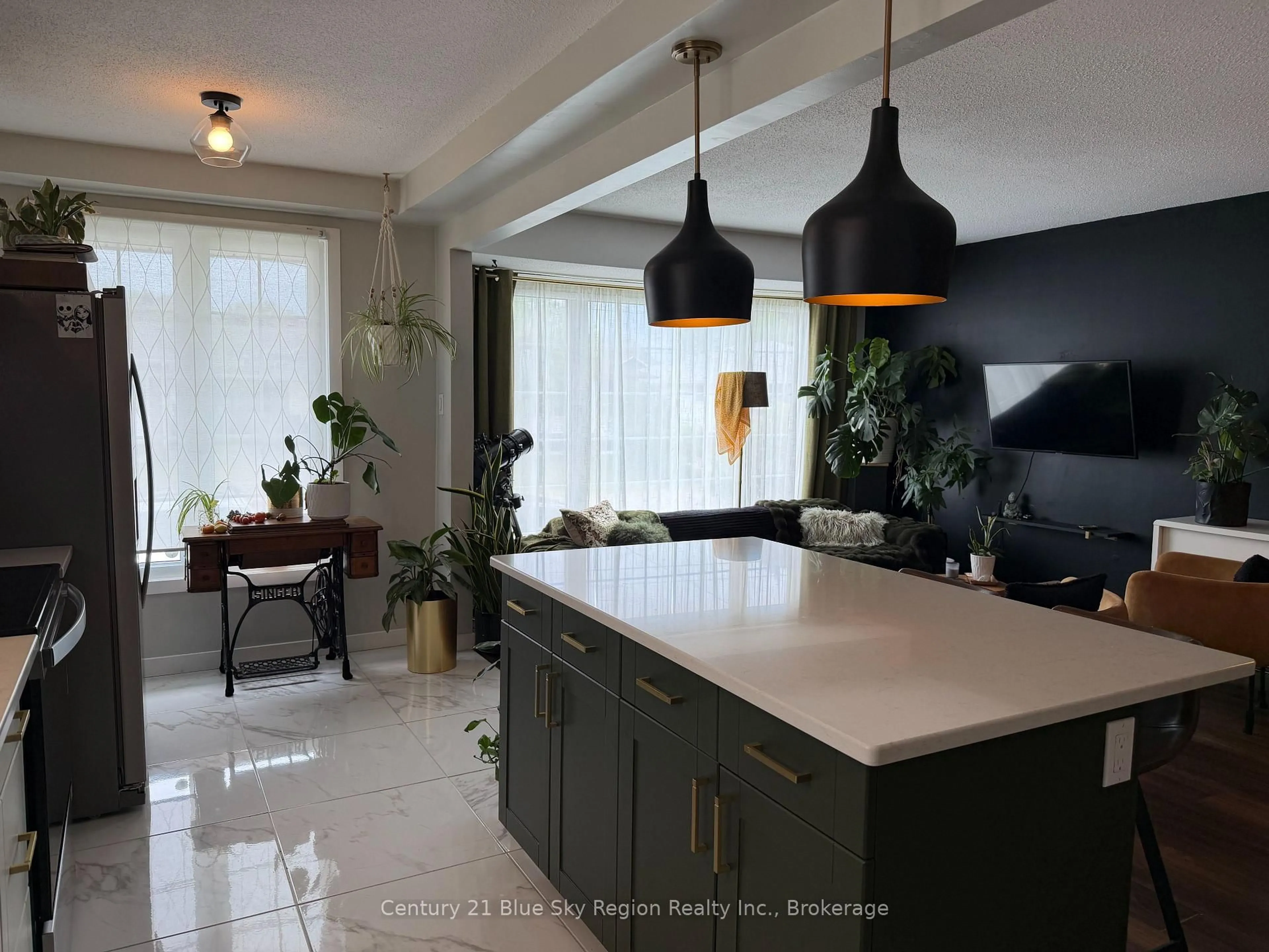 Open concept kitchen, ceramic/tile floor for 40 Charlton Cres, North Bay Ontario P1A 3M6