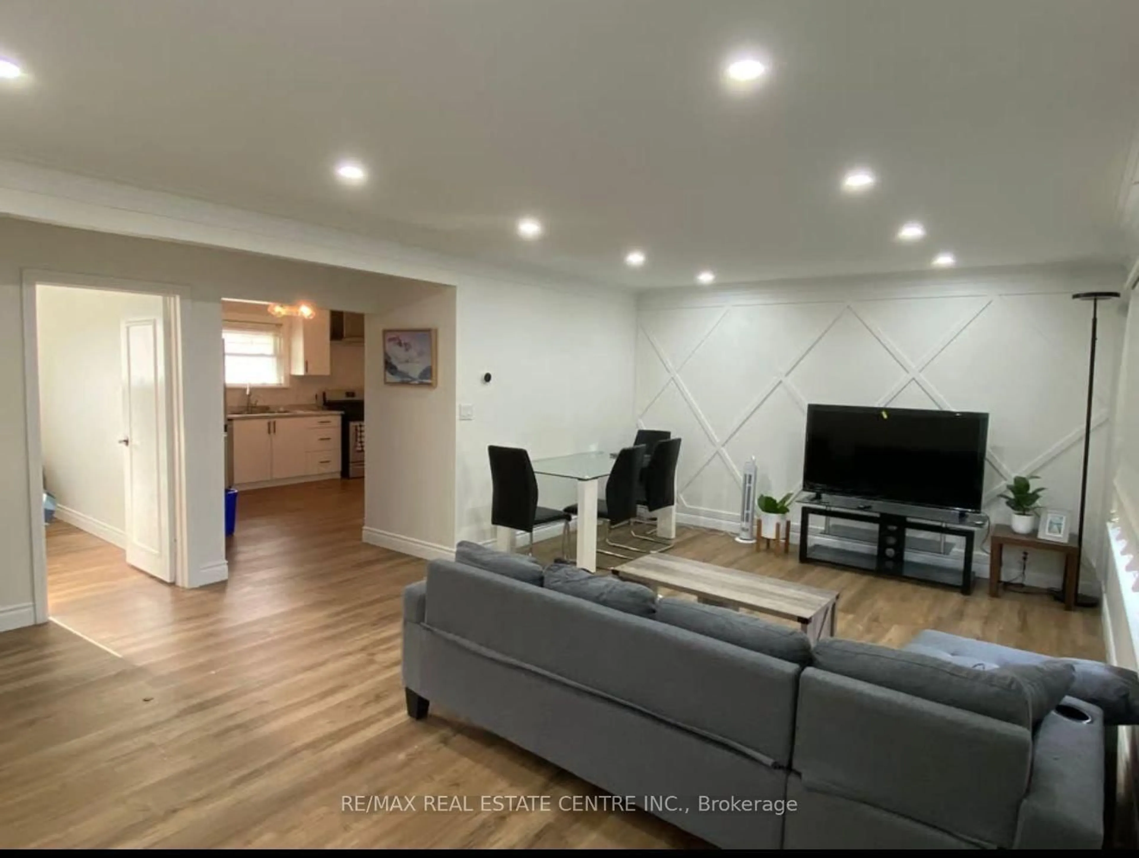 Living room with furniture, unknown for 152 Afton Ave, Welland Ontario L3B 1W3
