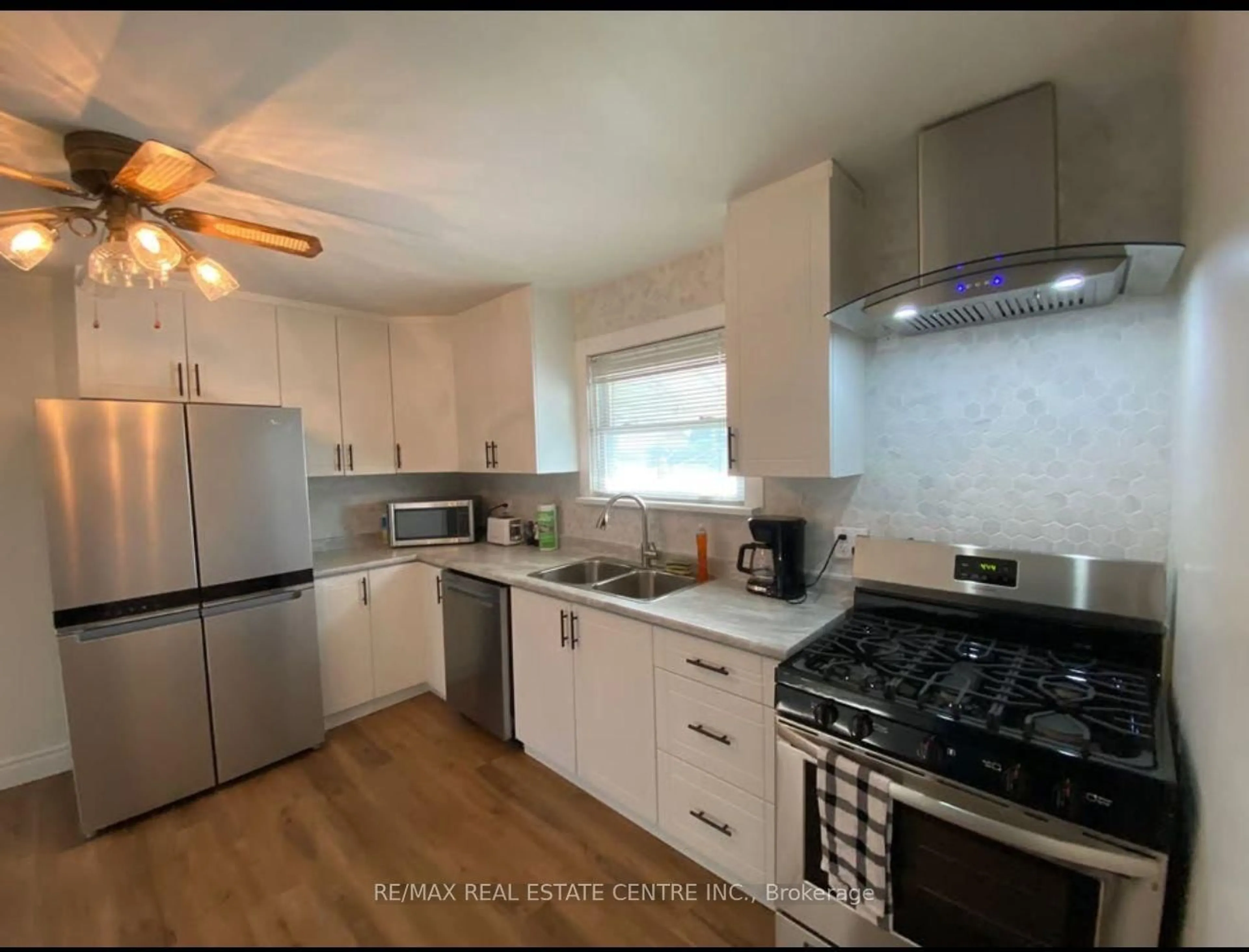 Open concept kitchen, unknown for 152 Afton Ave, Welland Ontario L3B 1W3